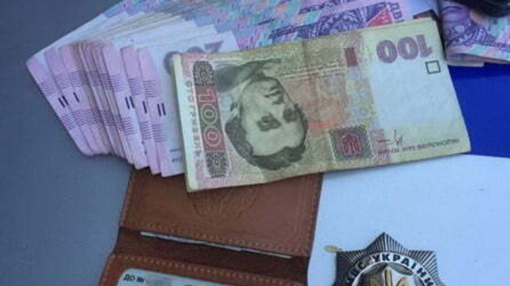 Одещина: двоє поліцейських вимагали хабар у контрабандиста наркотиків