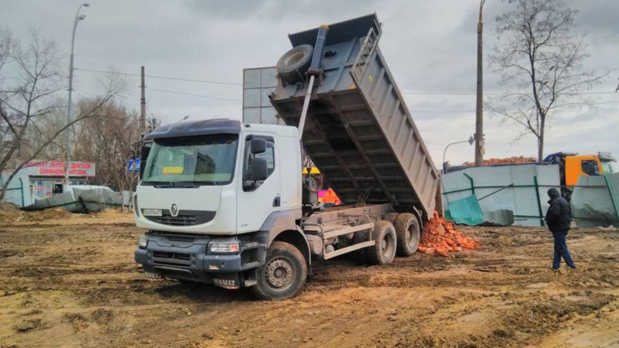 У столиці призупинили скандальне будівництво на Качиному озері, забудовники не йдуть з ласого шматка землі