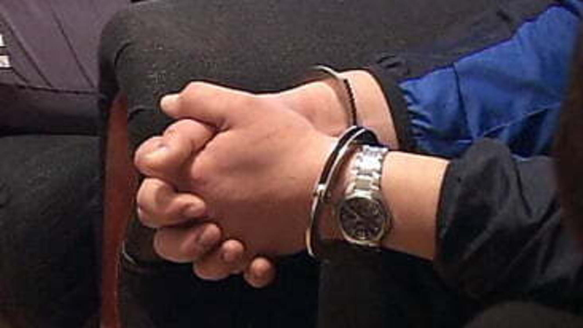 У Дніпрі затримали контрабандиста, який намагався вивезти з країни 11 кг бурштину