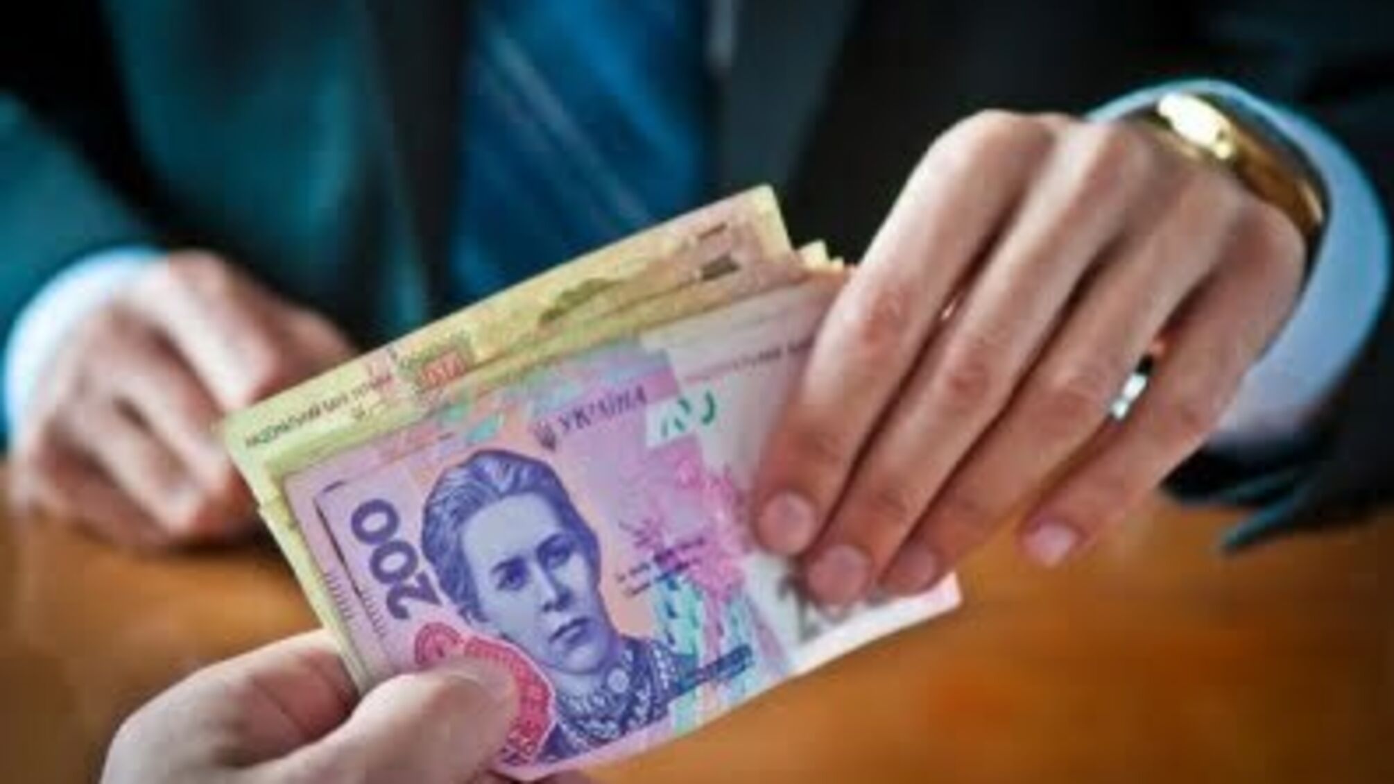 Працівник Чернівецької міськради вимагав хабар у приватного підприємця