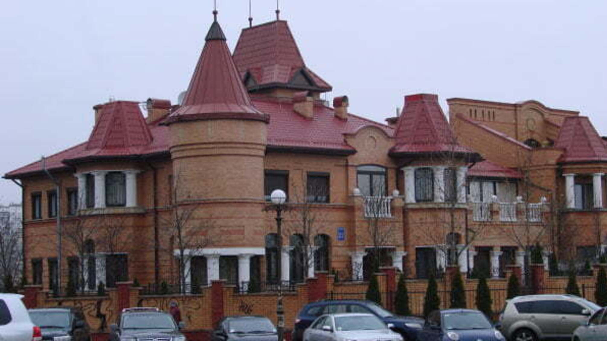 Журналісти-розслідувачі зазирнули за огорожу елітного маєтку екс-регіонала Развадовського