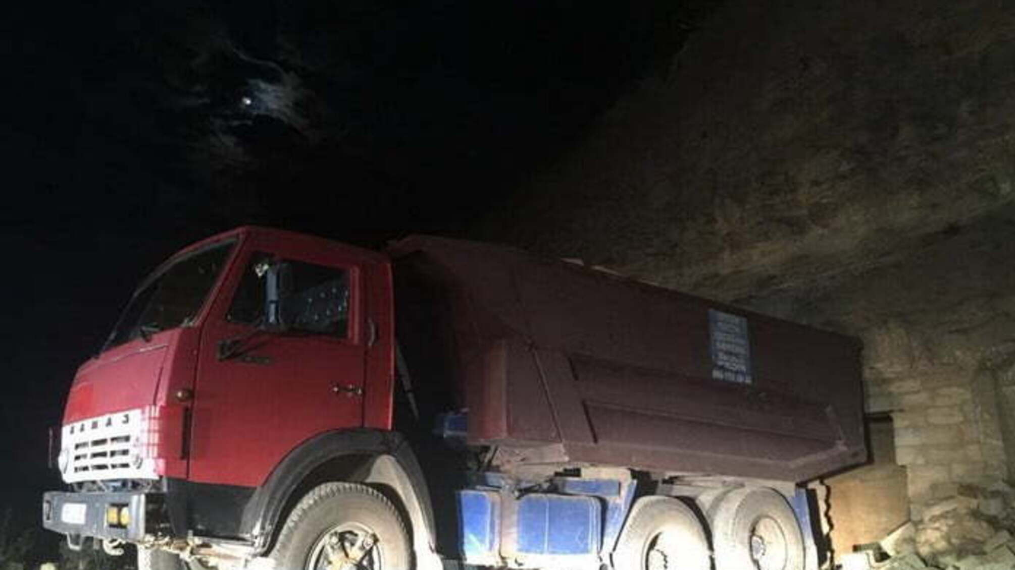 На Одещині виявили нелегальний кар'єр, у якому видобувався камінь-вапняк