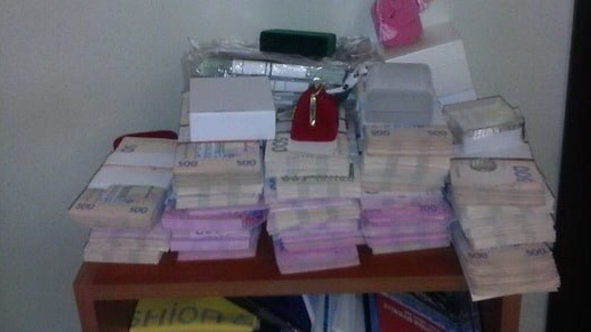 У в.о. ректора НАУ знайшли понад 4,5 млн у гривневому еквіваленті