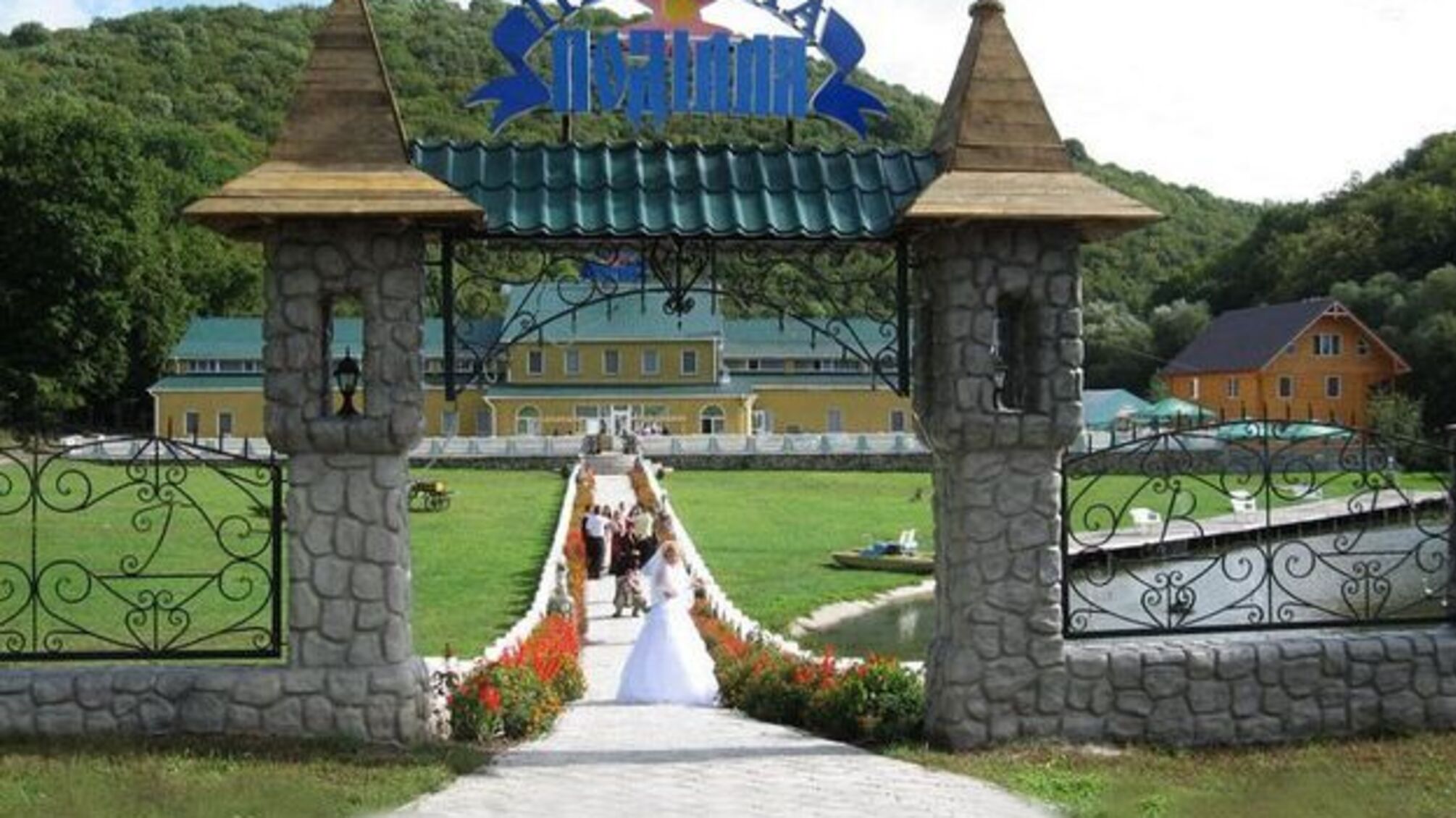 За даними юристів, головний еколог Хмельницької області Гуменюк ставить під загрозу видобуток лікувальної води 'Нафтуся'