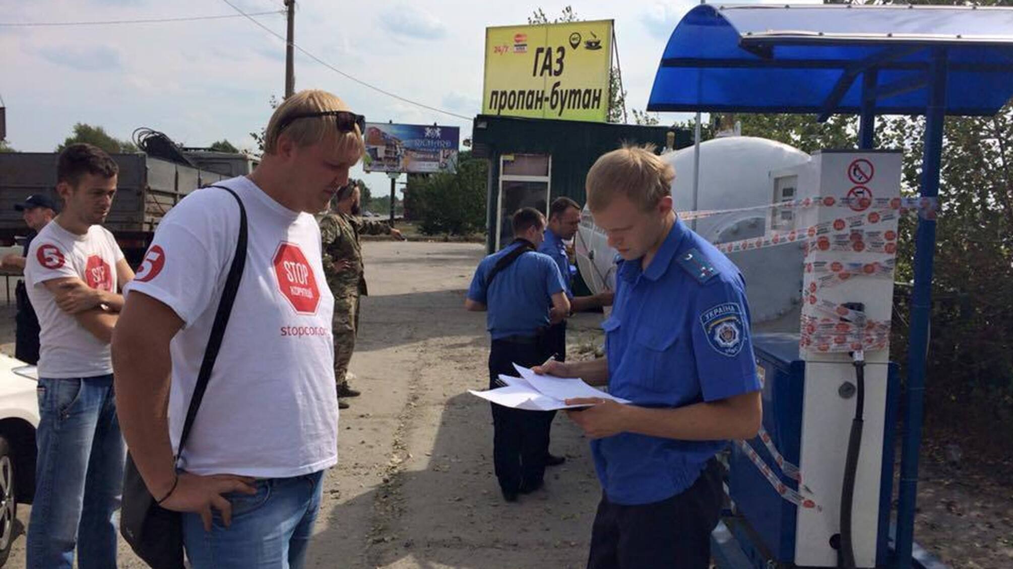 Активісти викрили незаконну газову заправку у Дарницькому районі столиці
