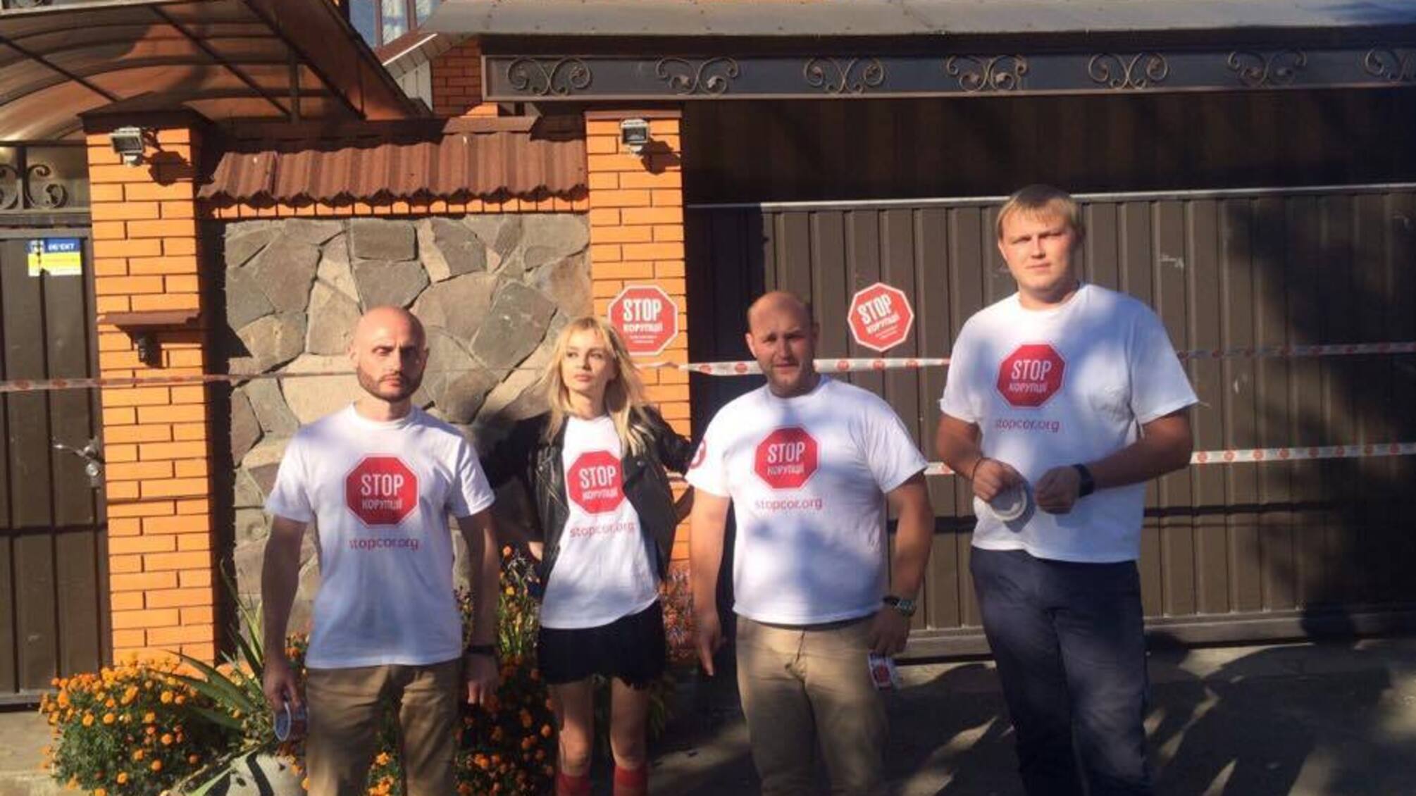 Активісти разом із ошуканими інвесторами 'оселились' під КМДА