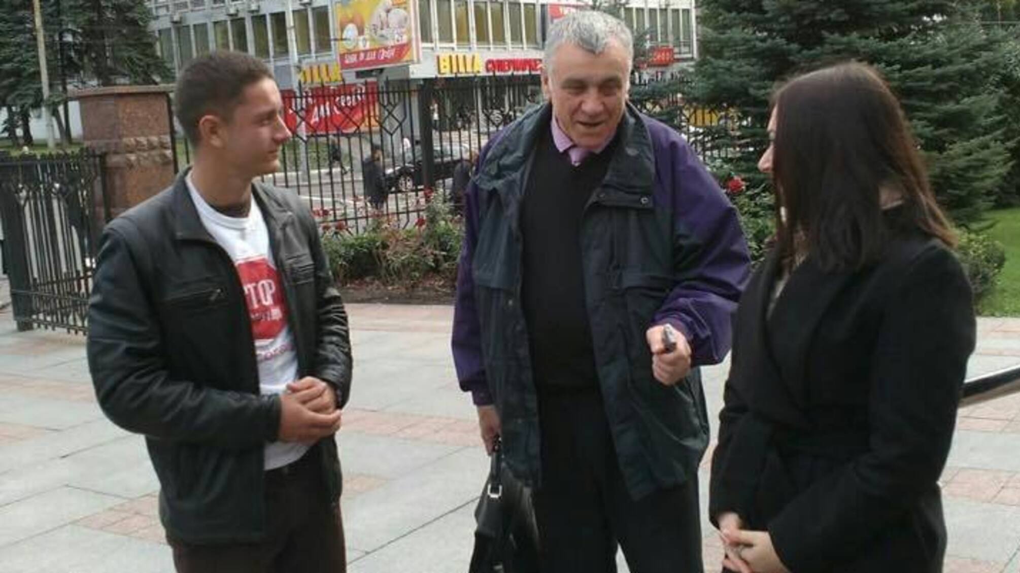 Активісти 'Стоп Корупції' провели роздачу листівок біля апеляційного суду Києва