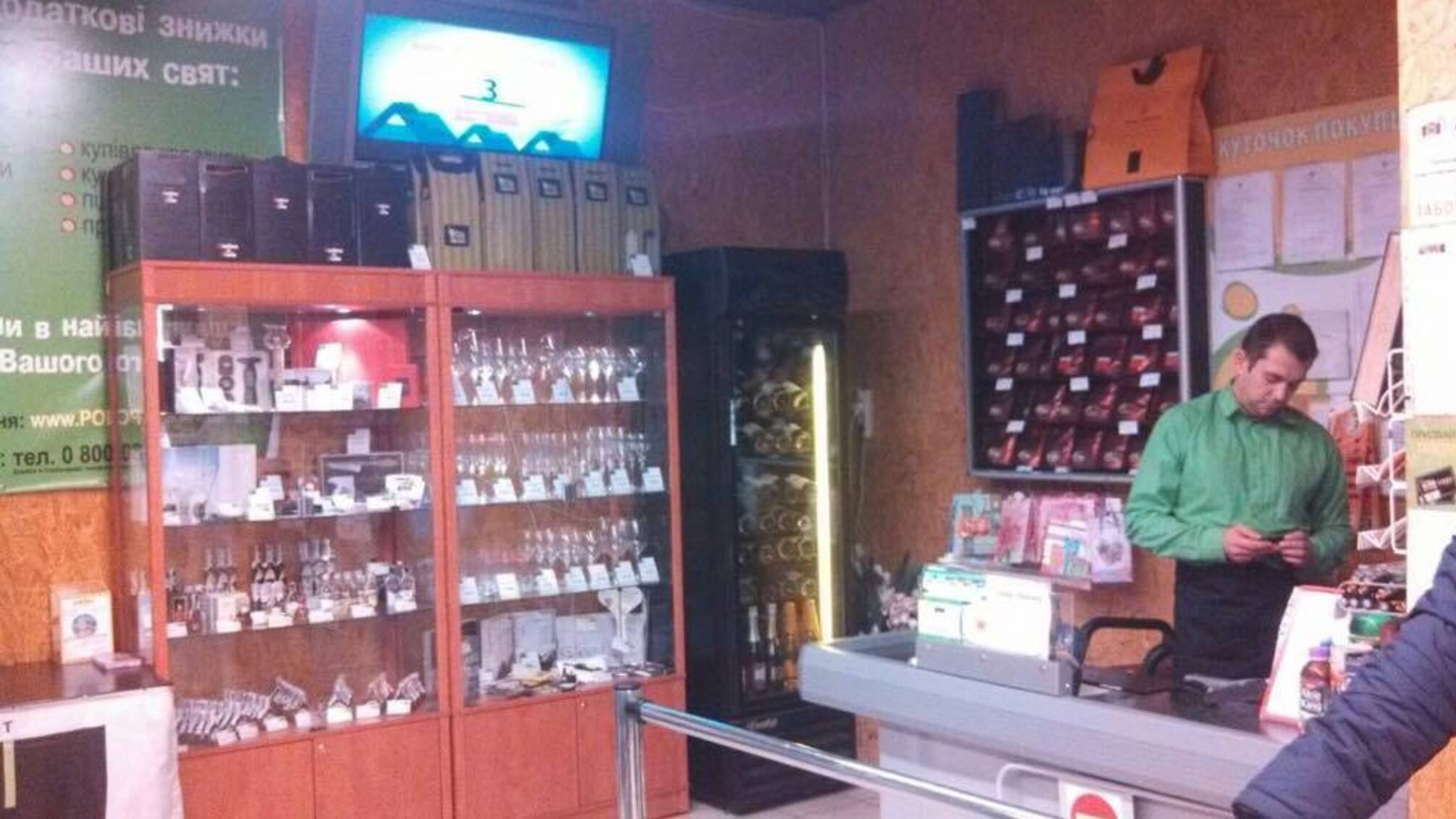 Активісти упіймали персонал мережі супермаркетів алкоголю 'Поляна' на нових порушеннях