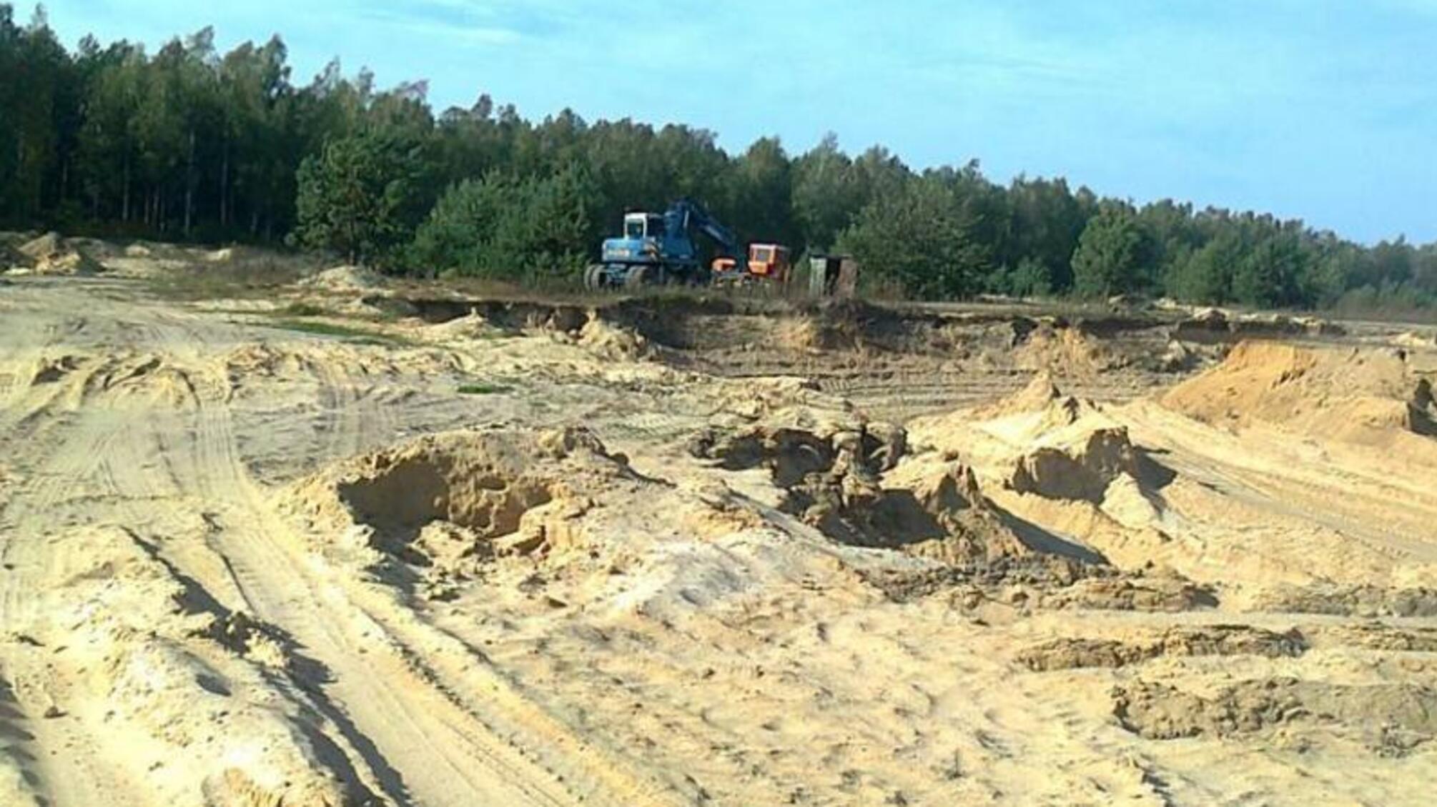Журналісти показали, як столичні копачі піску уникають відповідальності перед законом