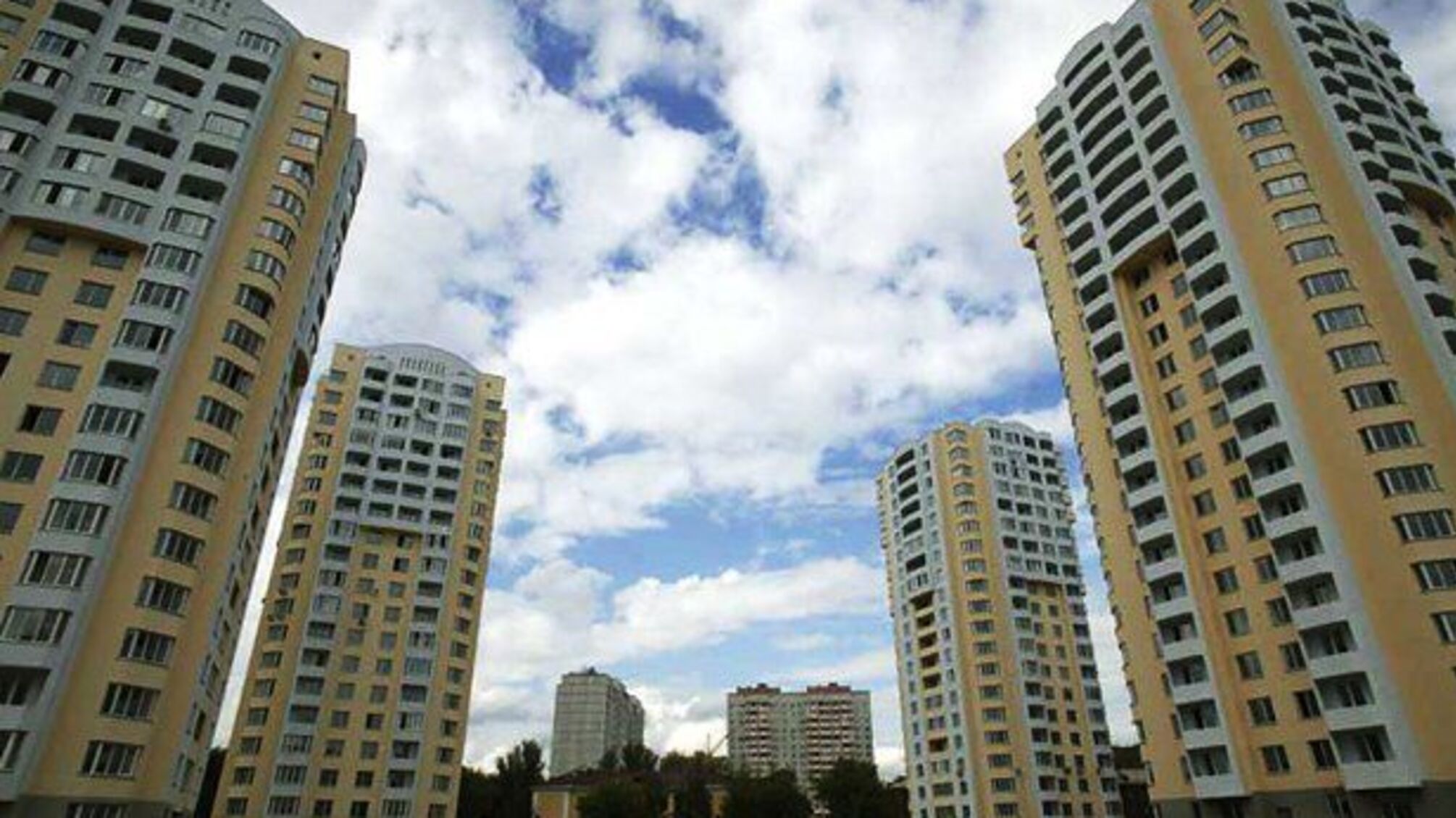 У Києві керівник ОСББ вимагав 4 тис. дол. хабара у власниці квартири