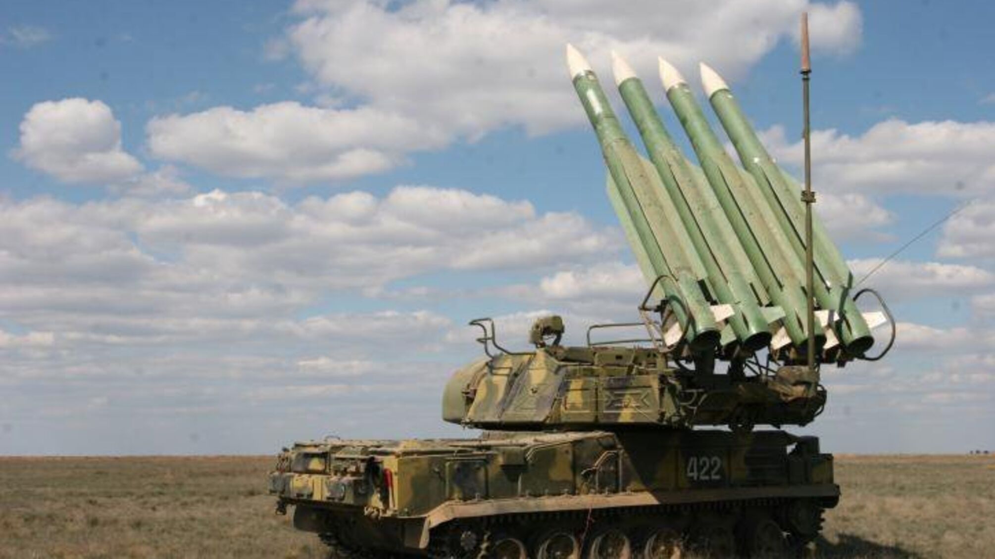 Внаслідок нищівних обстрілів на Сході загинув український військовий