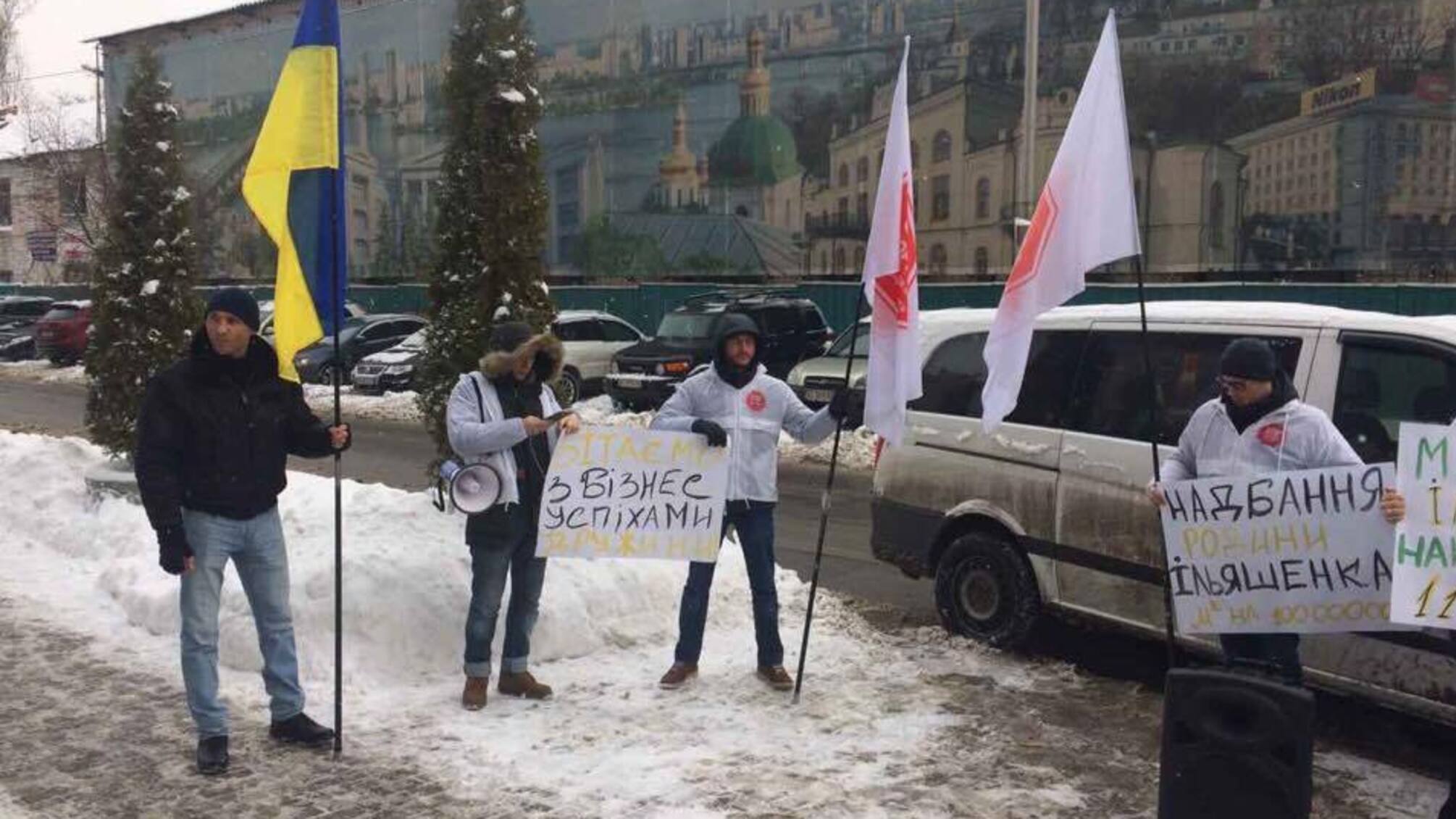 У столиці активісти вимагали звільнення чиновника, який на держслужбі 'заробив' на елітну нерухомість