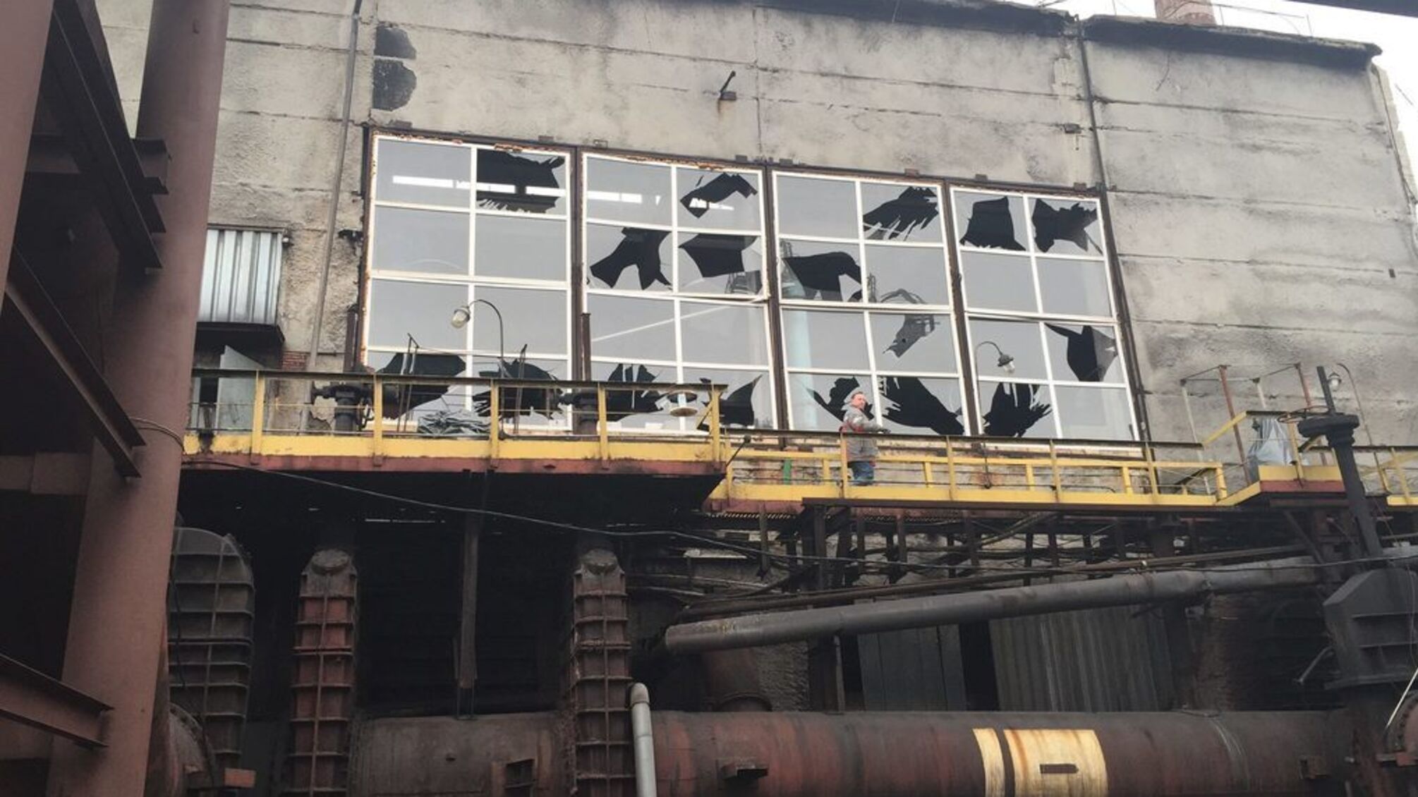 У Авдіївці попадання ще одного снаряда у хімічний цех коксохіму спричинить новий Чорнобиль