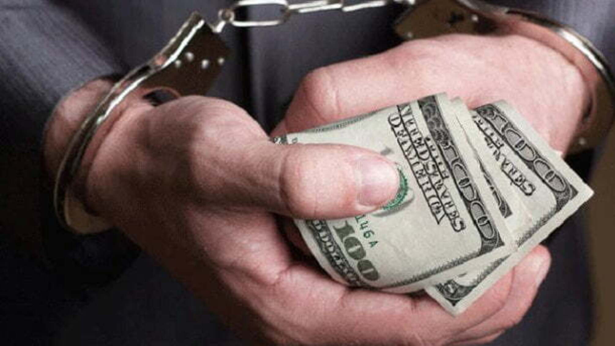 У Дніпрі екс-поліцейський та адвокат намагалися підкупити слідчого