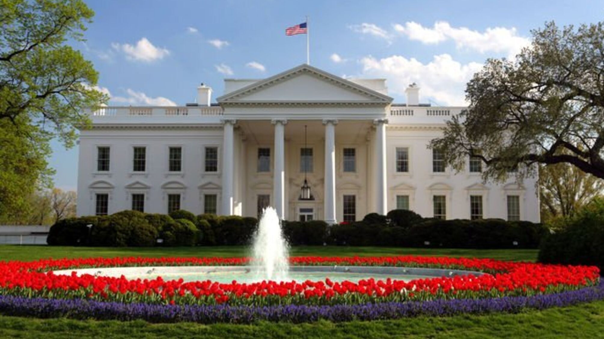 Українські політики вирушили до США, аби сфотографуватися на фоні Білого дому – нардеп