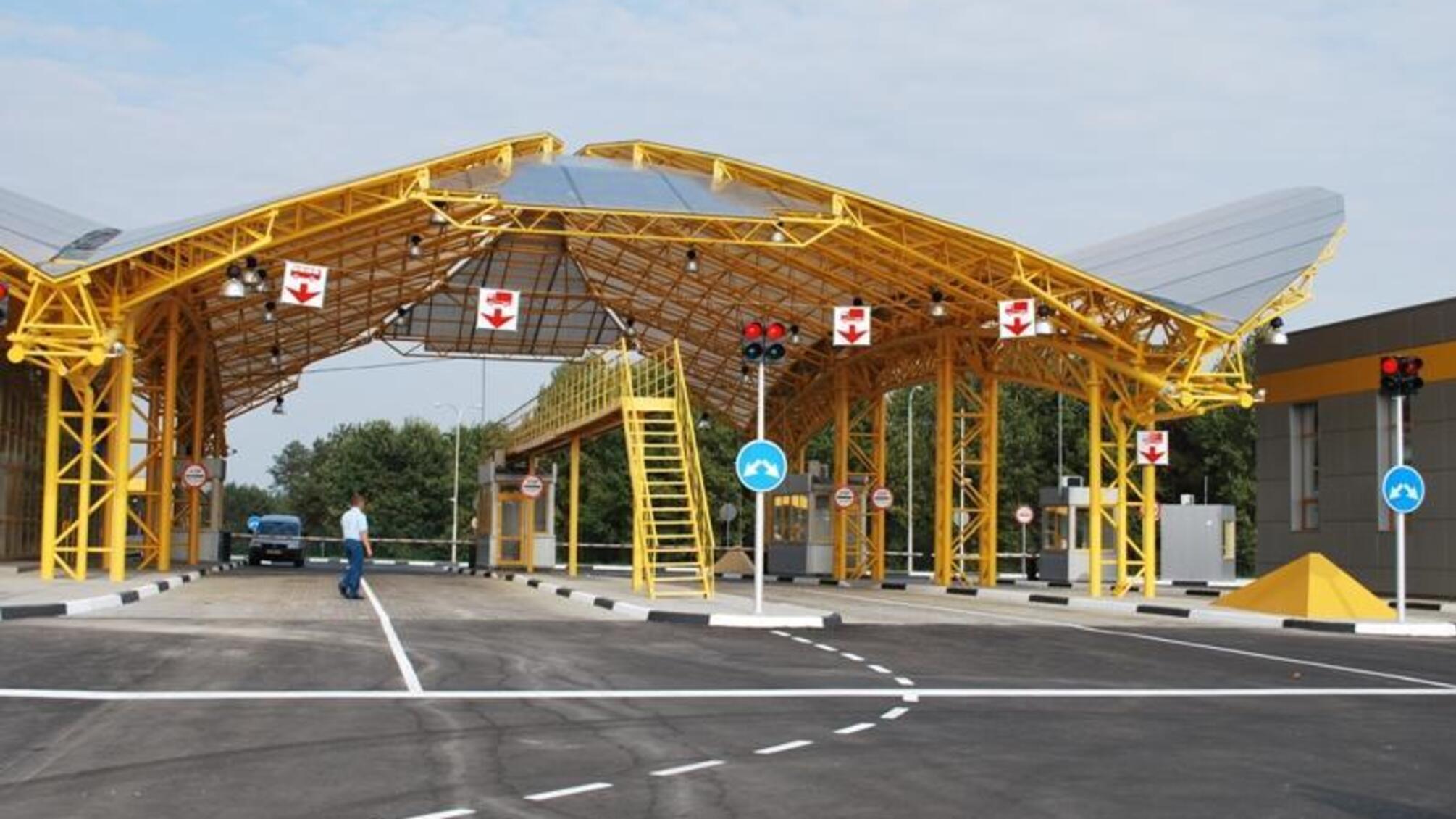 Як керівництво Волинської митниці живе за гроші батьків-заробітчан