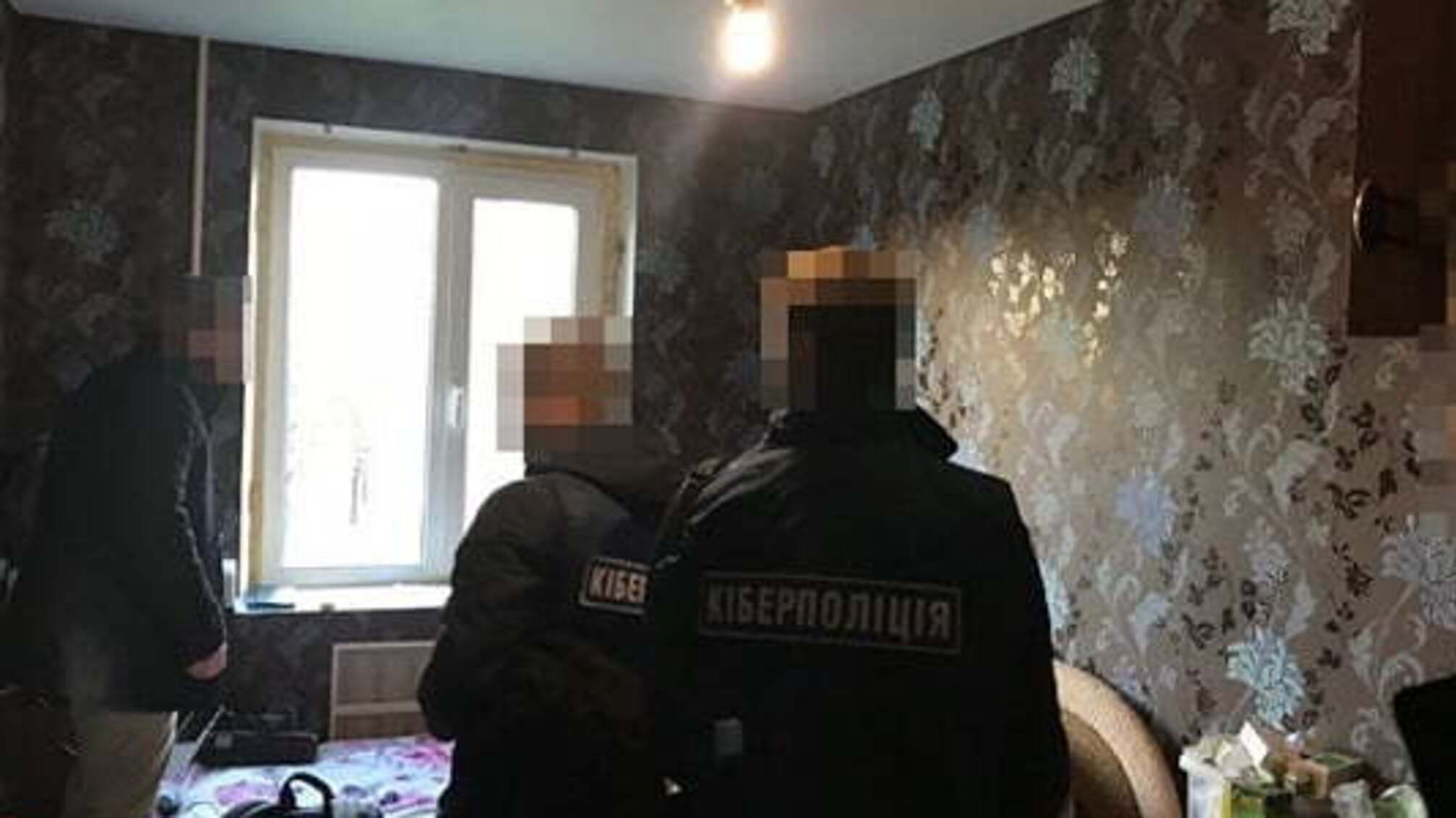 У Києві викрито чоловіка у незаконній ретрансляції телеканалів