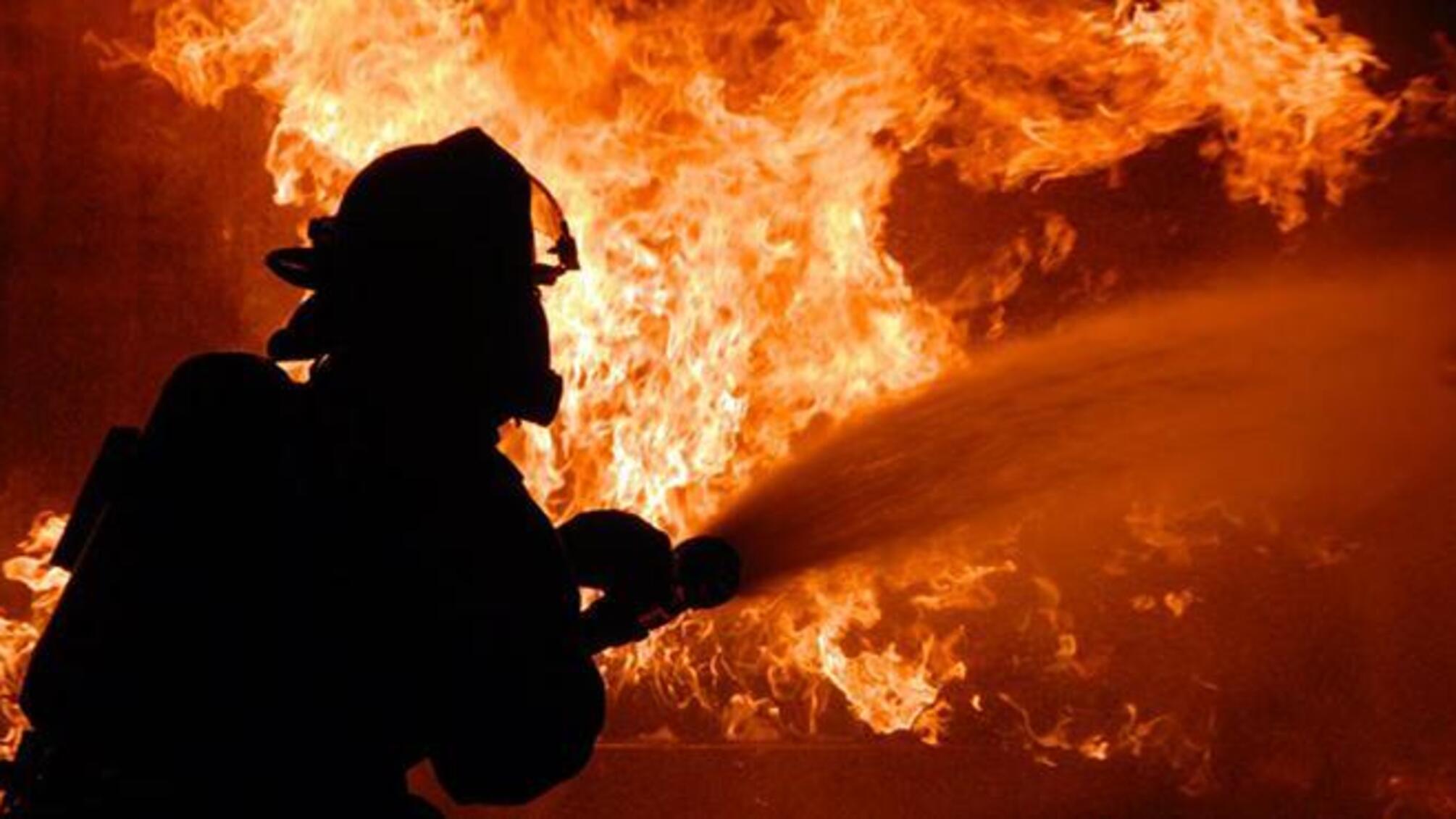 Потужна пожежа перекрила підступи до Міністерства транспорту в Києві: стало відомо, що саме горіло