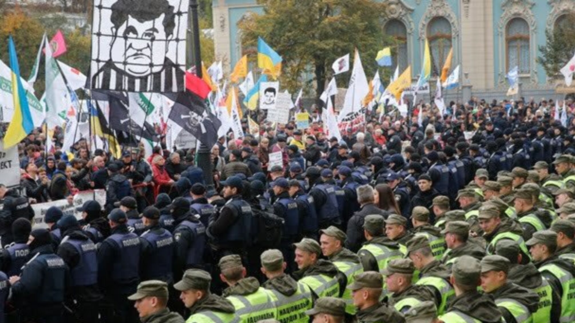 Політолог розповів про план розвитку протестів під ВРУ