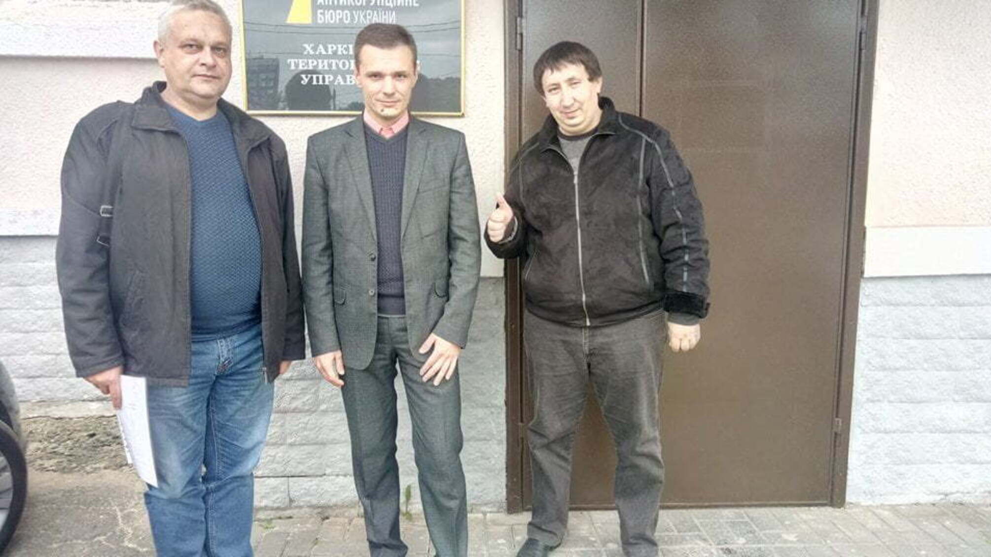 Активісти 'СтопКору' з Марганця під час зустрічі з представником НАБУ передали корупційне досьє на владу міста