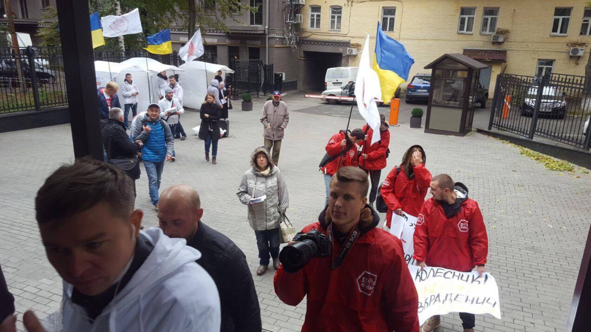 'СтопКор' пікетував офіс компанії бізнесмена Колесника, причетної до рейдерського захоплення агропідприємства 'Троянівське' на Житомирщині