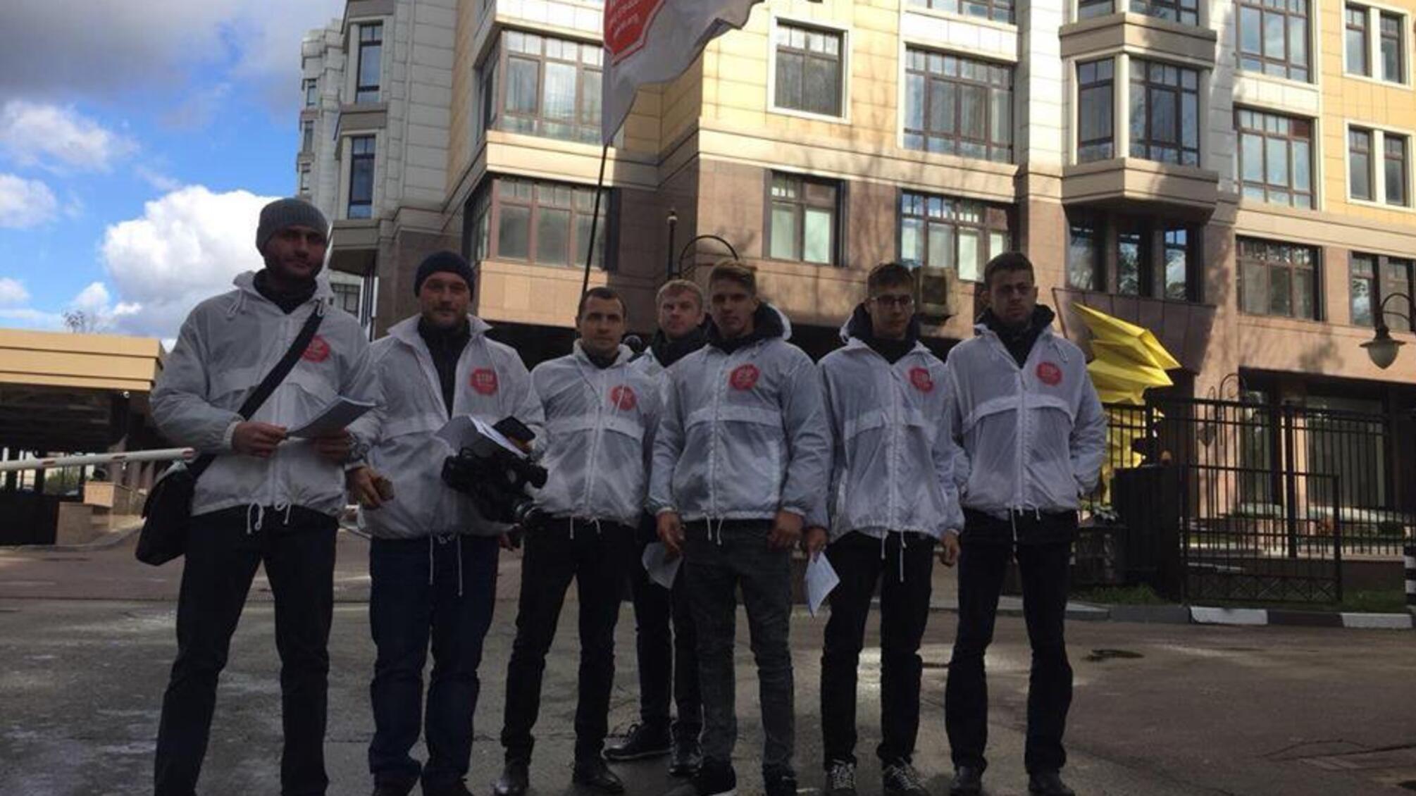 'СтопКор' 'оголосив у розшук' особливо небезпечного афериста та агрорейдера Дмитра Колесника