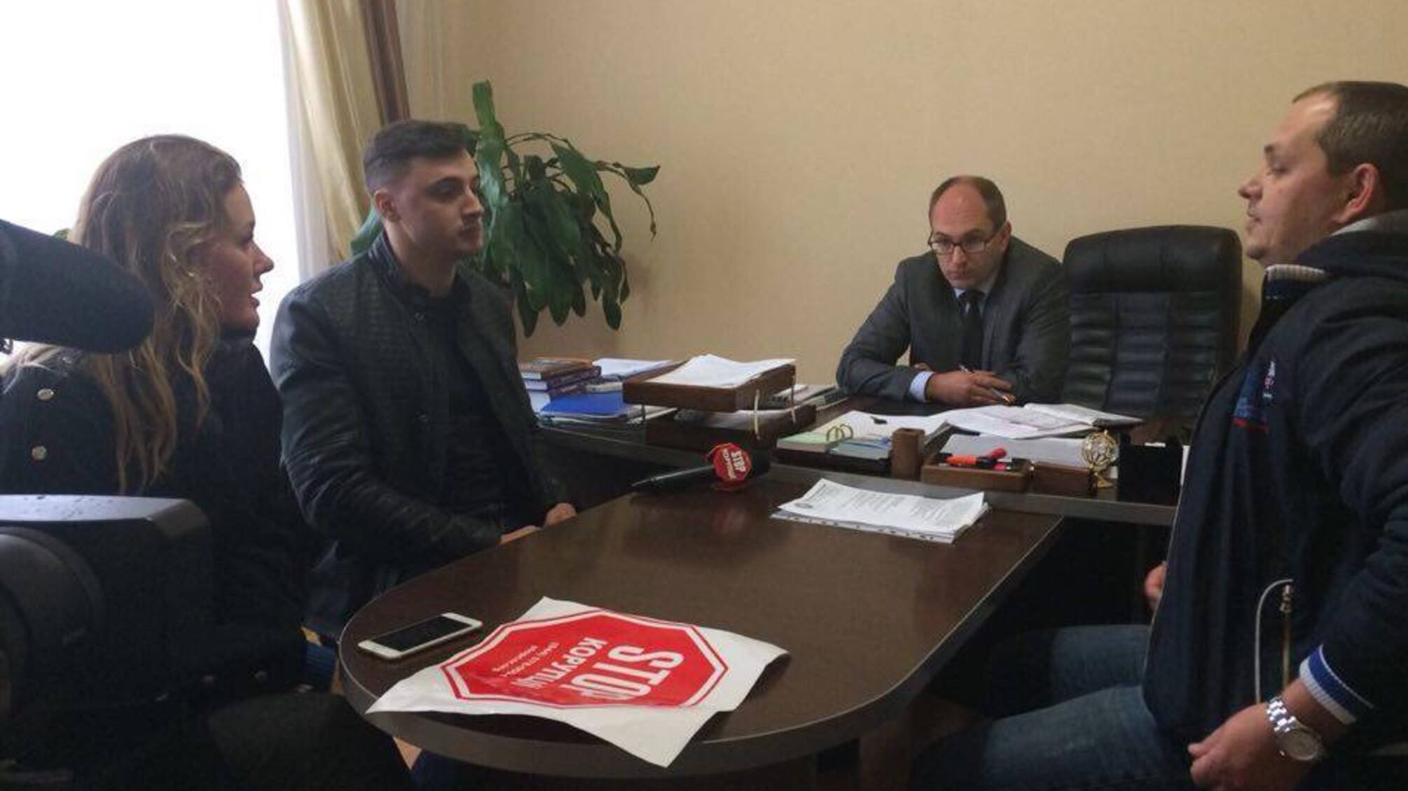 Прокурор Рівненщини пообіцяв 'СтопКору' взяти справу про можливу причетність суддів Апеляційного суду області до рейдерства агропідприємства під особистий контроль