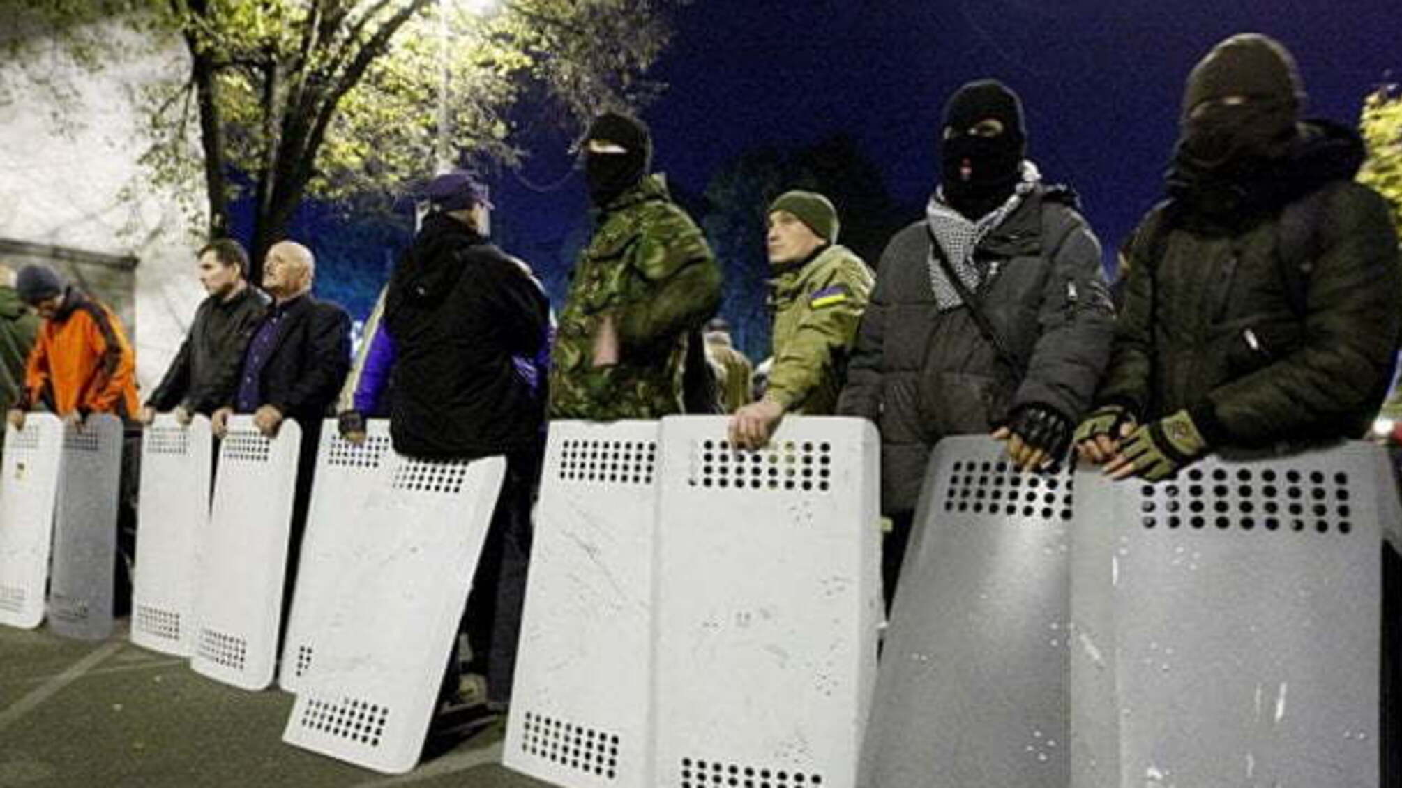 Під Верховною Радою збільшується кількість мітингувальників