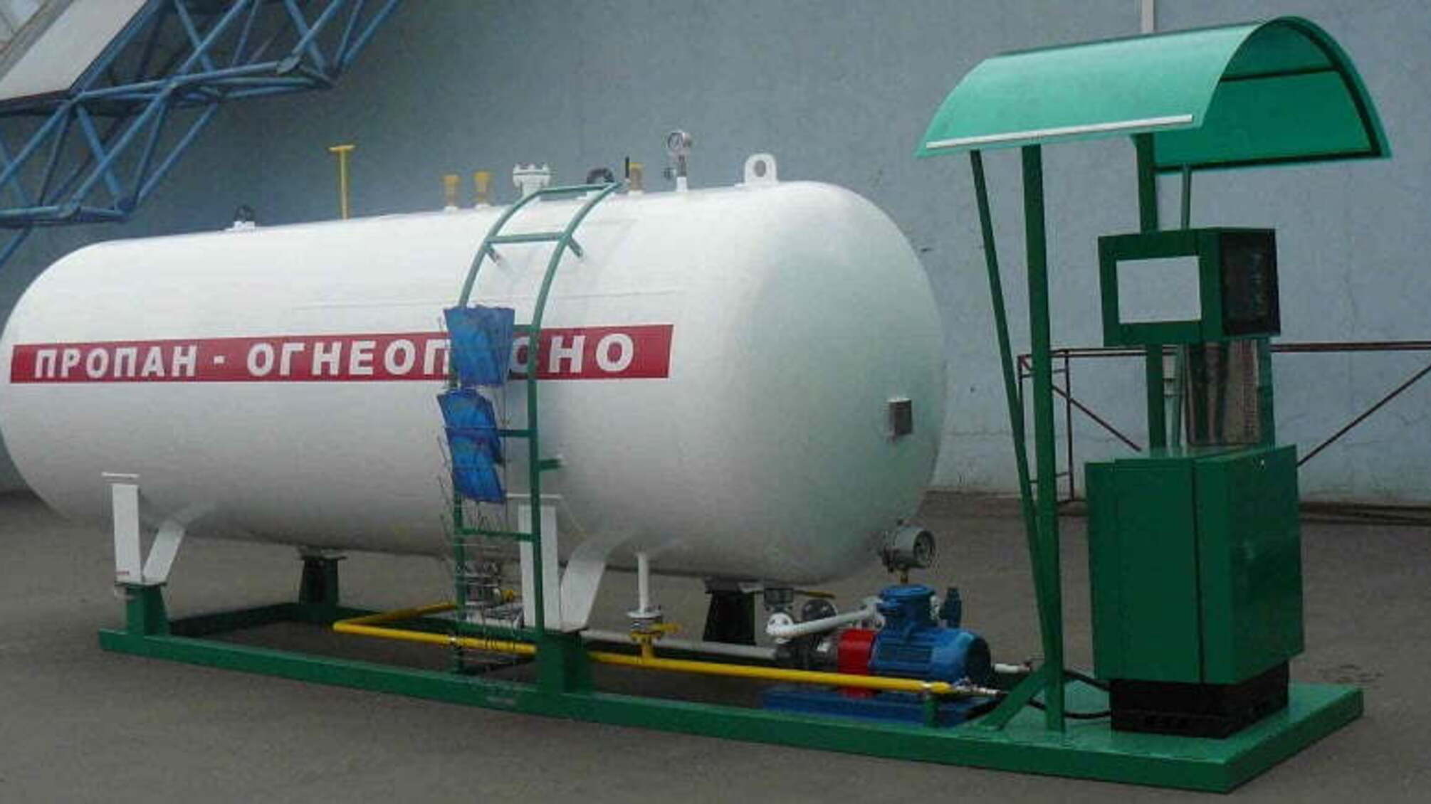 Дніпровська нафтобаза забезпечувала неякісним пальним одразу три АЗС