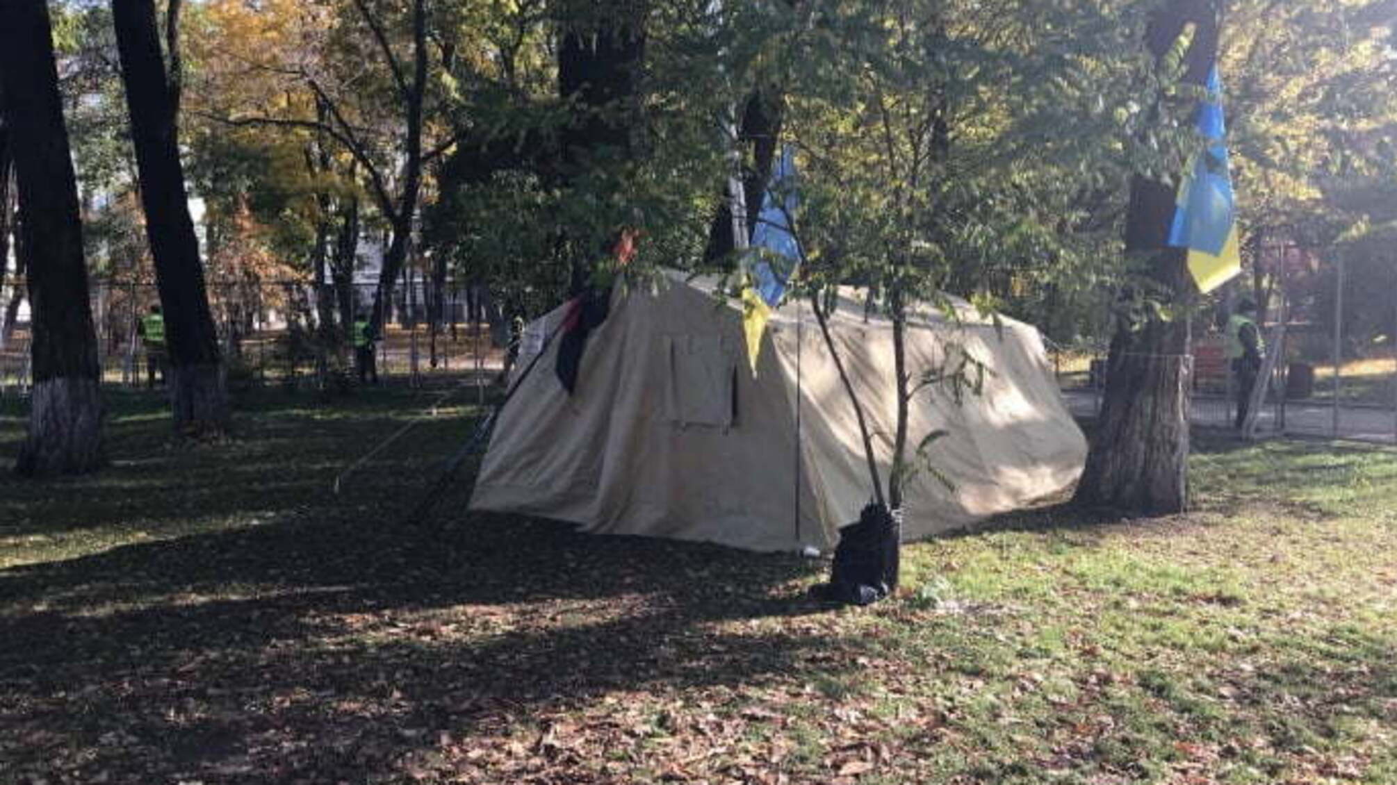 Під Радою знайдена 'намет Олійника': стало відомо, що відповіли на заяви протестувальники, яких нібито фінансує 'регіонал'-втікач