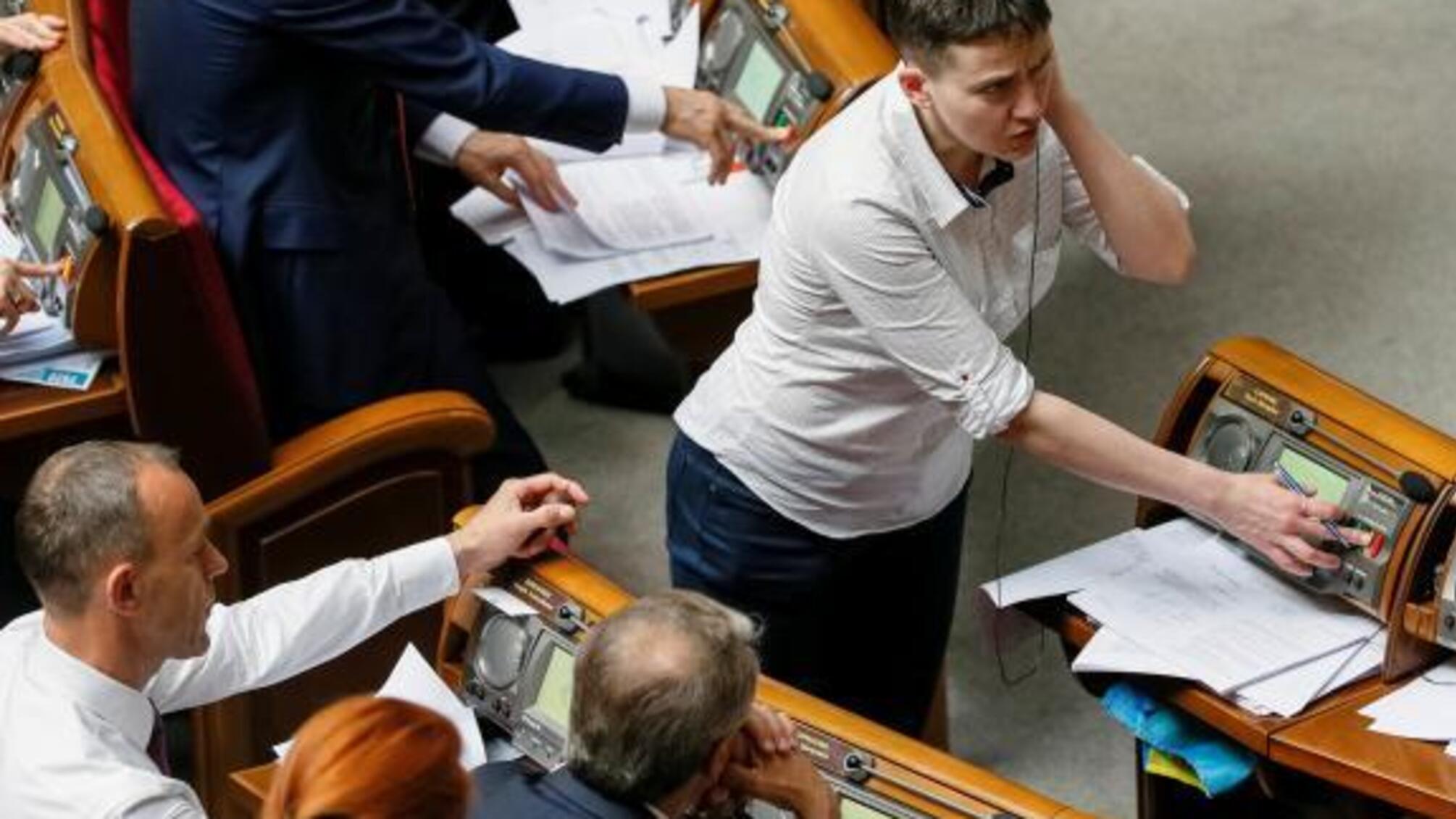 Савченко на засіданні Верховної Ради вирвала мікрофон у Турчинова: стали відомі причини такої поведінки