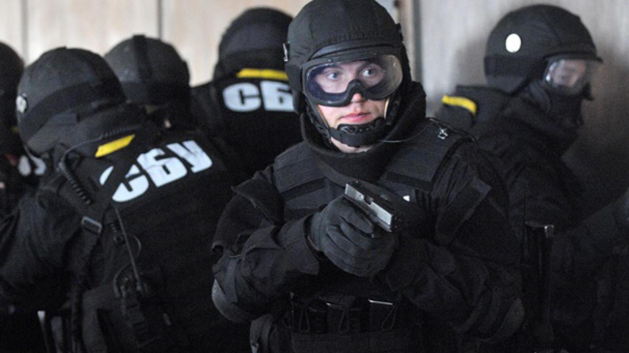 Поліція, СБУ та працівники військкомату: в офіс Саакашвілі прийшли силовики – кадри