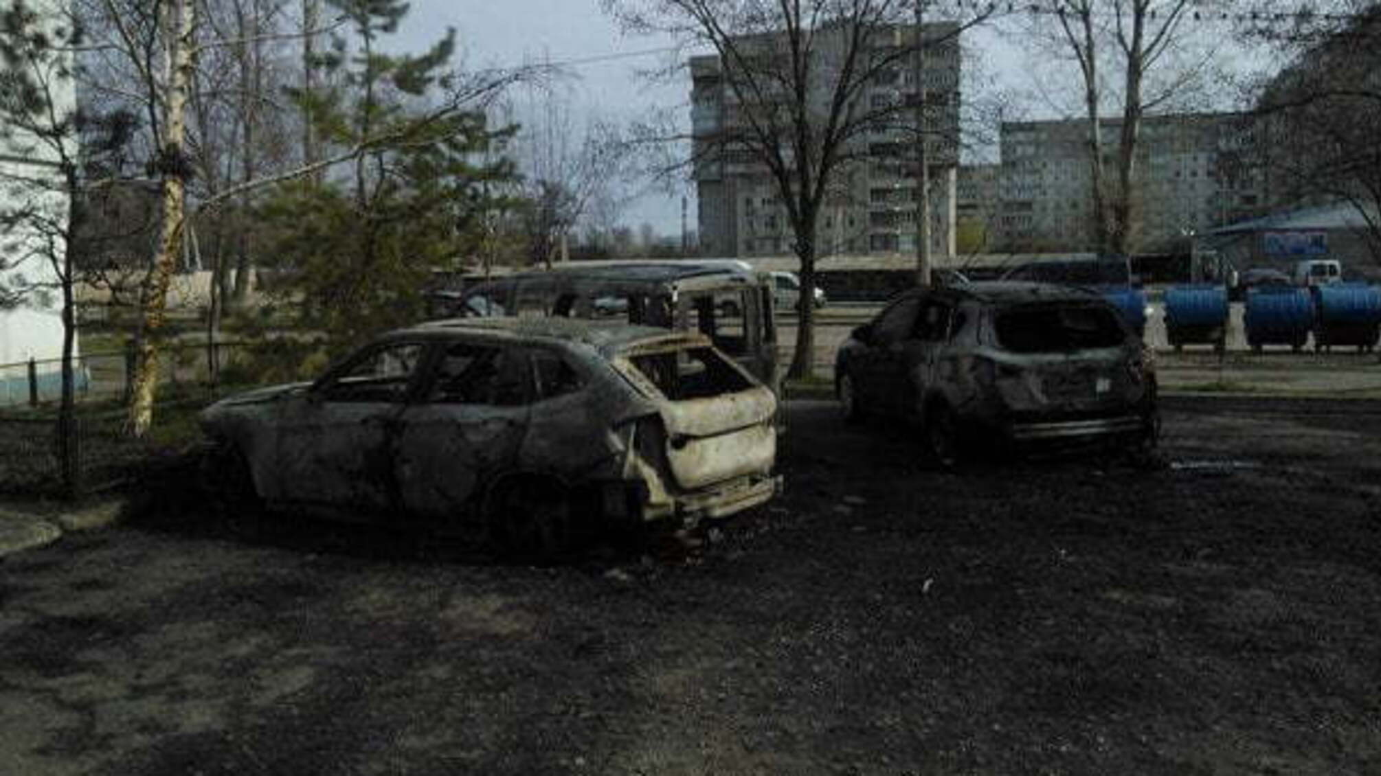 Ніч підпалів в Києві: палали машини і коктейлі Молотова – кадри