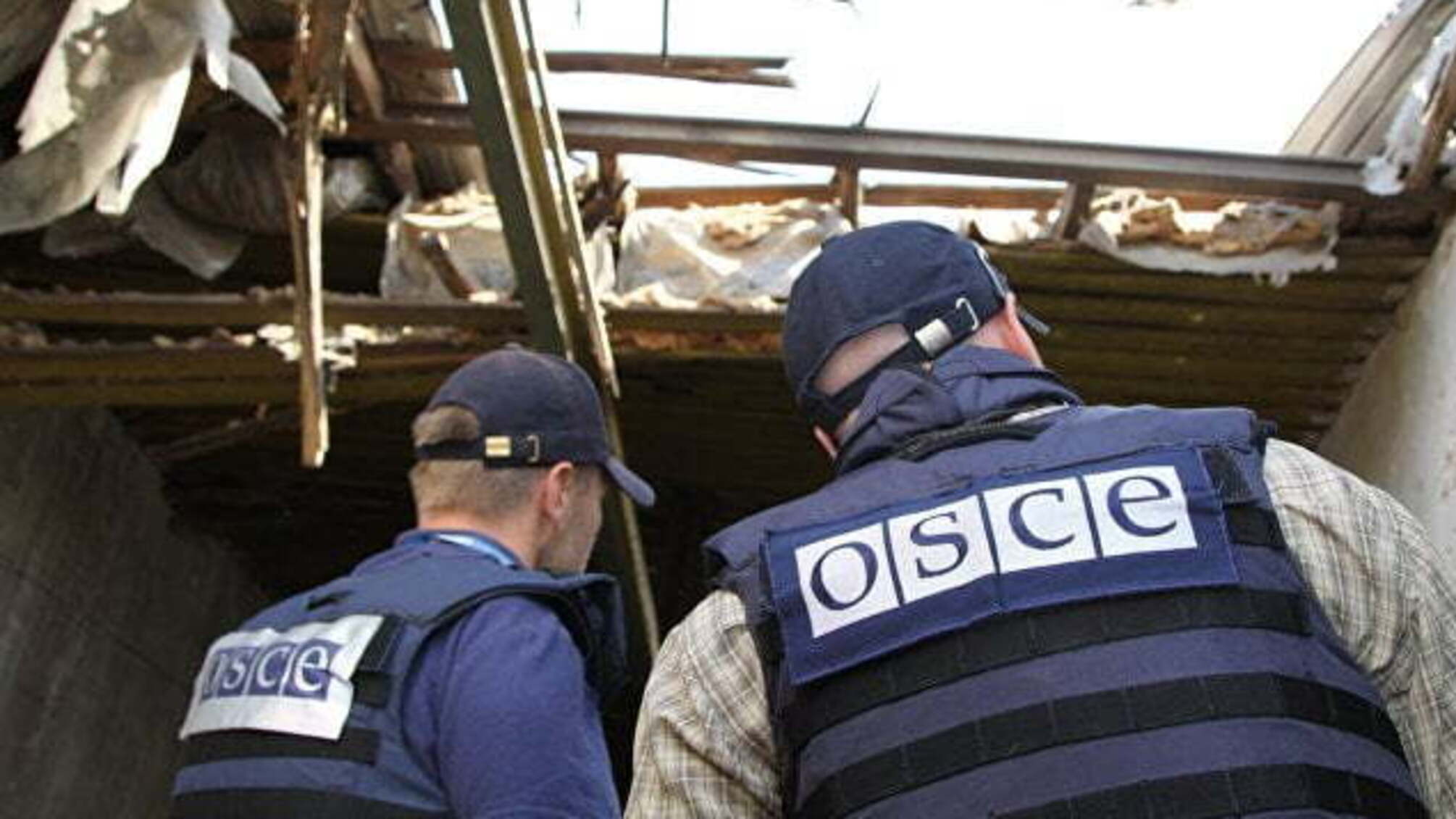 Представник спецмісії ОБСЄ обмінявся обіймами з бойовиком 'ДНР'