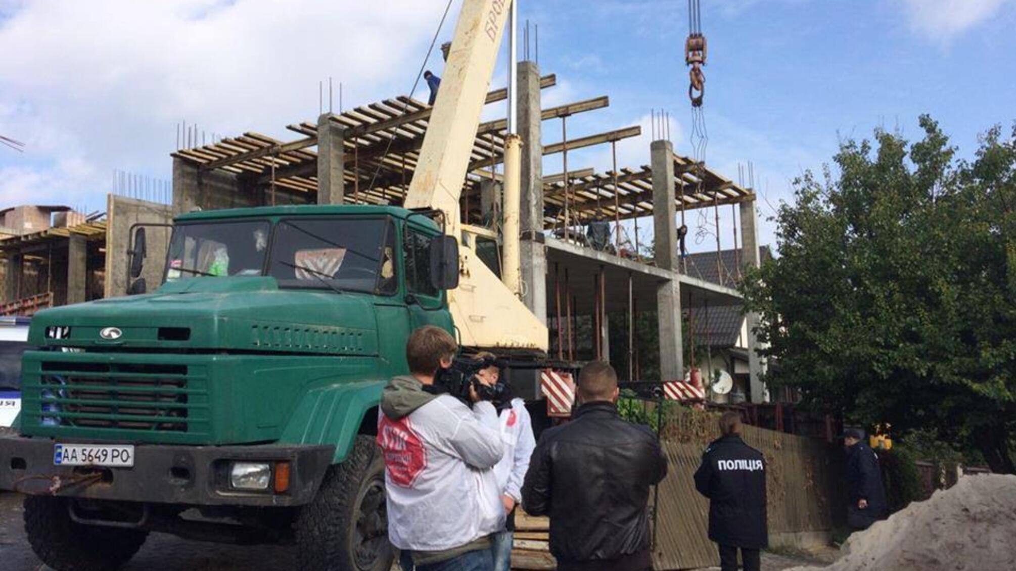 'СтопКор' навідався у гості до забудовника, який зводить скандальний об'єкт у буферній зоні Києво-Печерської лаври