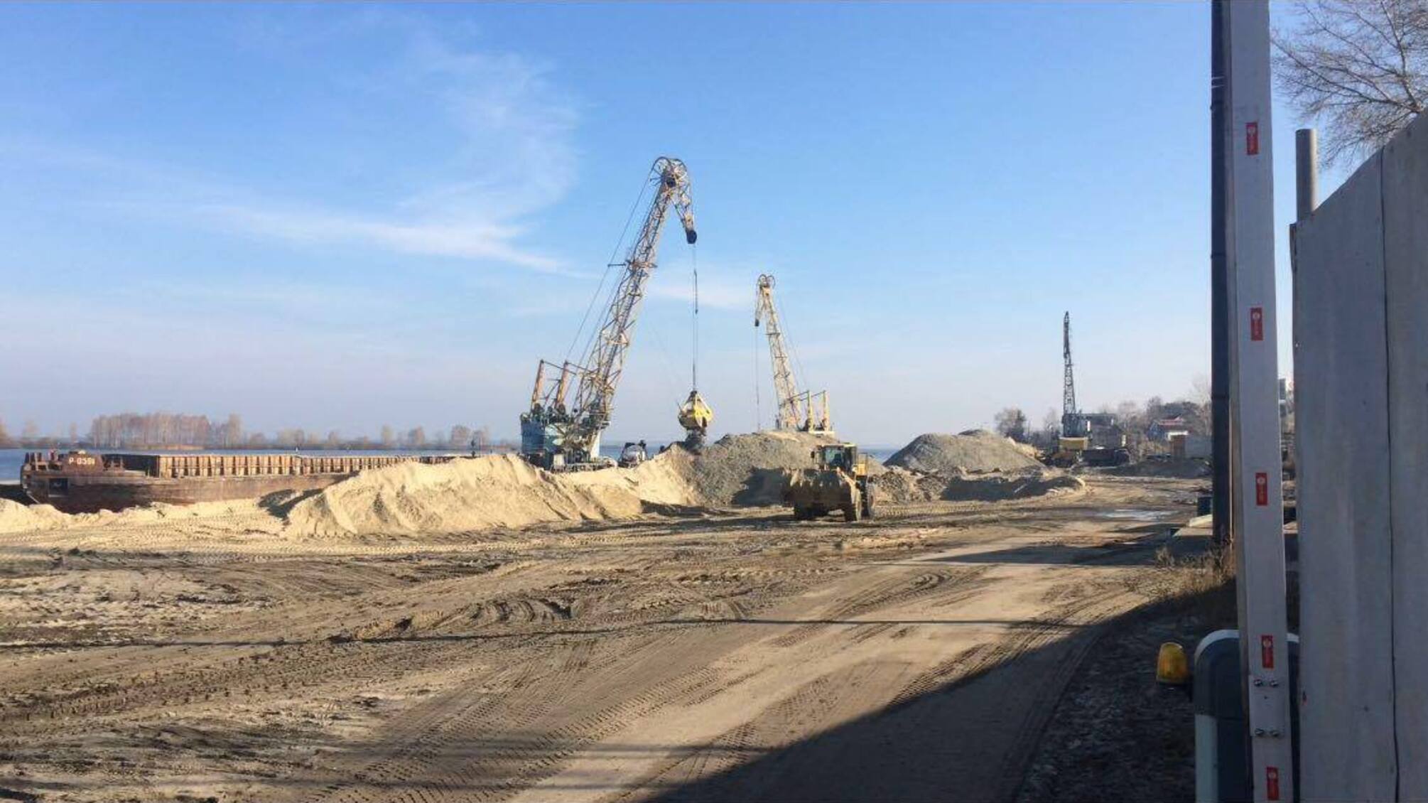 'СтопКор' викрив піщаних нелегалів, які відновили видобуток піску у Трипіллі на Київщині
