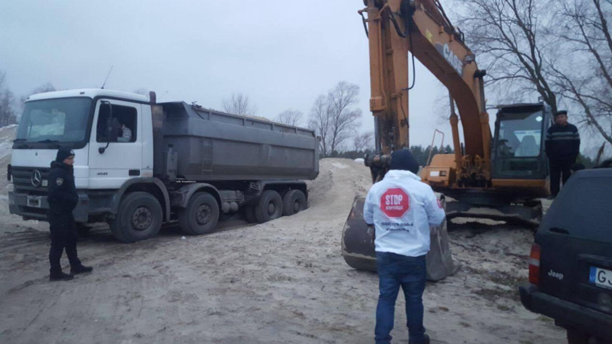 'СтопКор' викрив точку незаконного складування піску у селі Рожни на Київщині