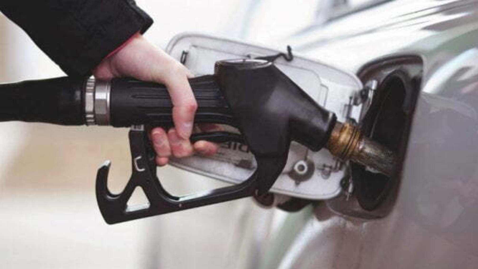 Рекордне скорочення постачання білоруського бензину підніме ціни на АЗС України