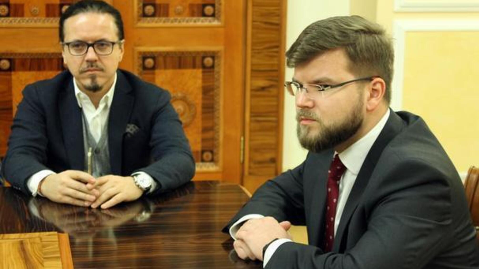 Керівник 'Укрзалізниці' назвав роботу за 12 тисяч гривень 'волонтерством'