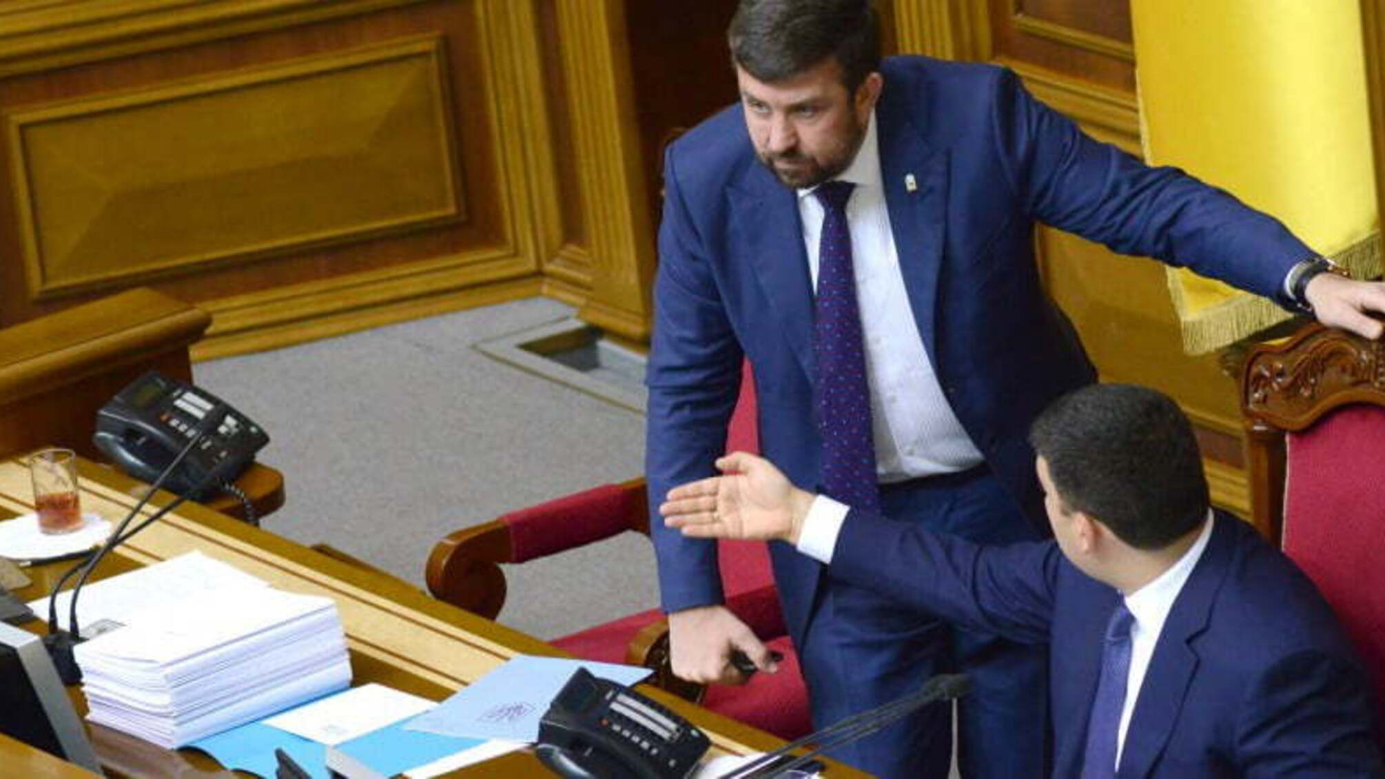 Журналісти з'ясували, як на Донеччині депутатами-маріонетками керує одіозний ставленик Юрія Іванющенка