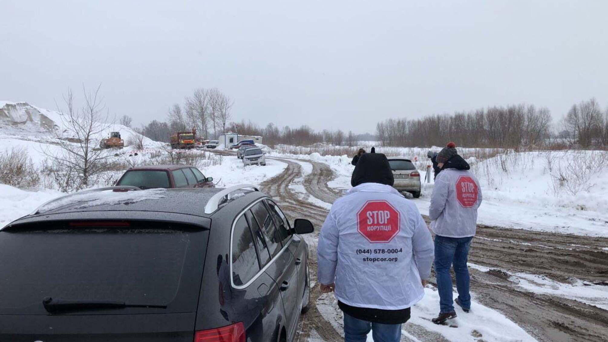 Піщані браконьєри з Погребів на Київщині не дають 'СтопКору' провести заміри нелегального піску