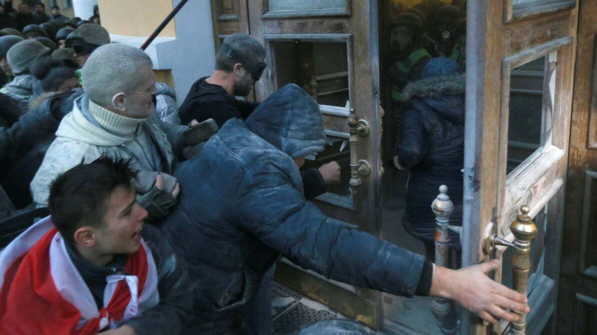 Понад півсотні бійців Нацгвардії постраждали під час штурму Жовтневого палацу