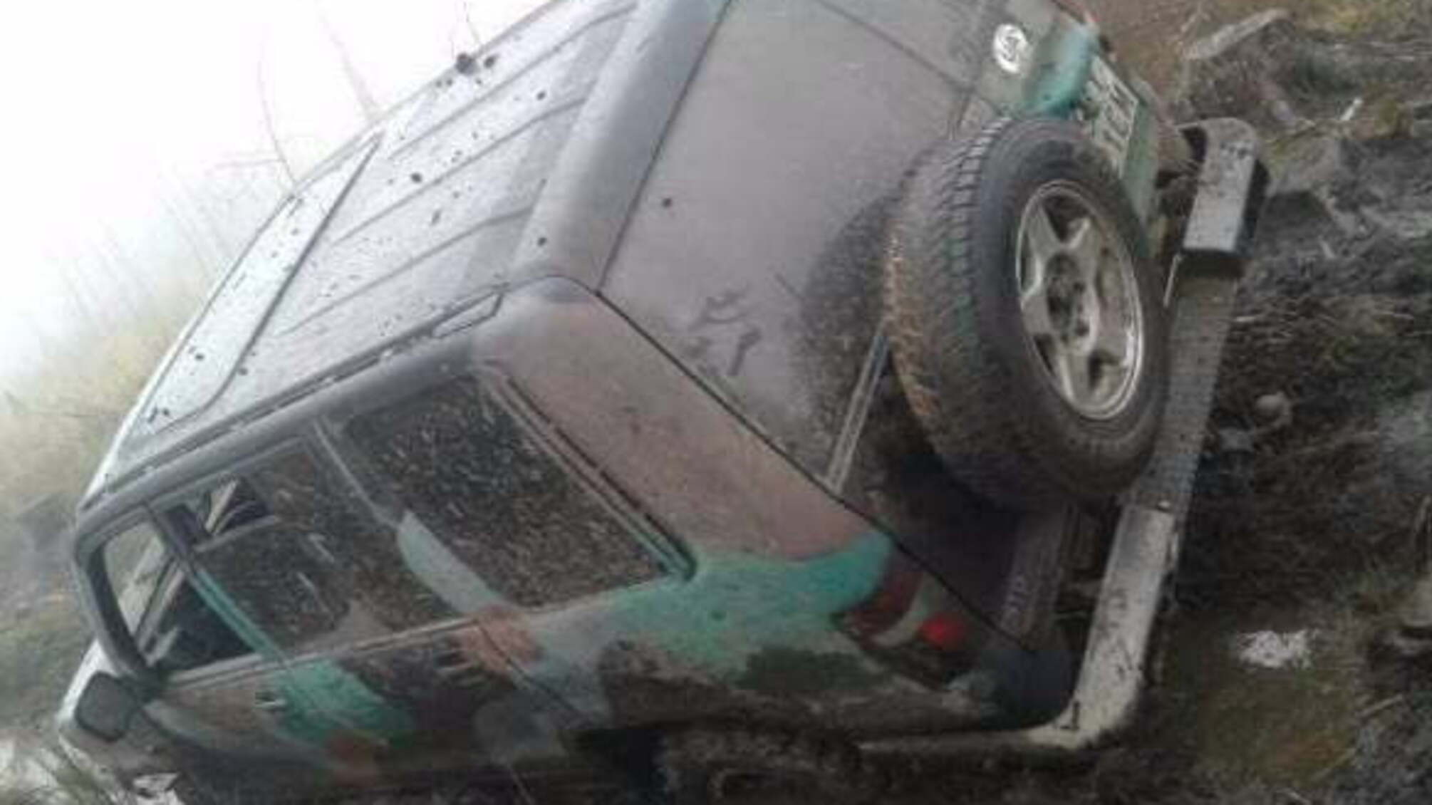 На Волині браконьєри на джипі під час втечі застрягли в болоті