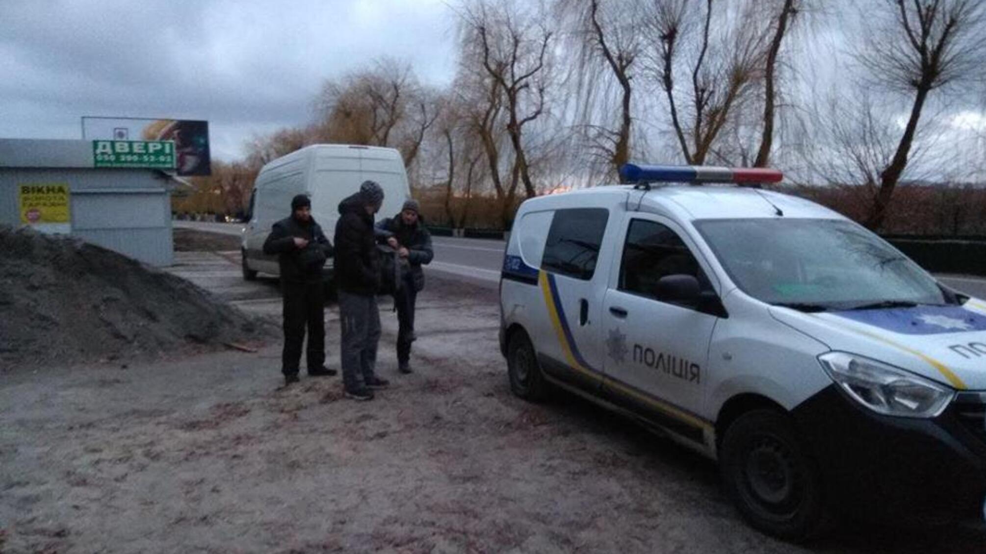 Після звернення 'СтопКору' поліція затримала будівельників, які працювали на незаконному будівництві у Гатному
