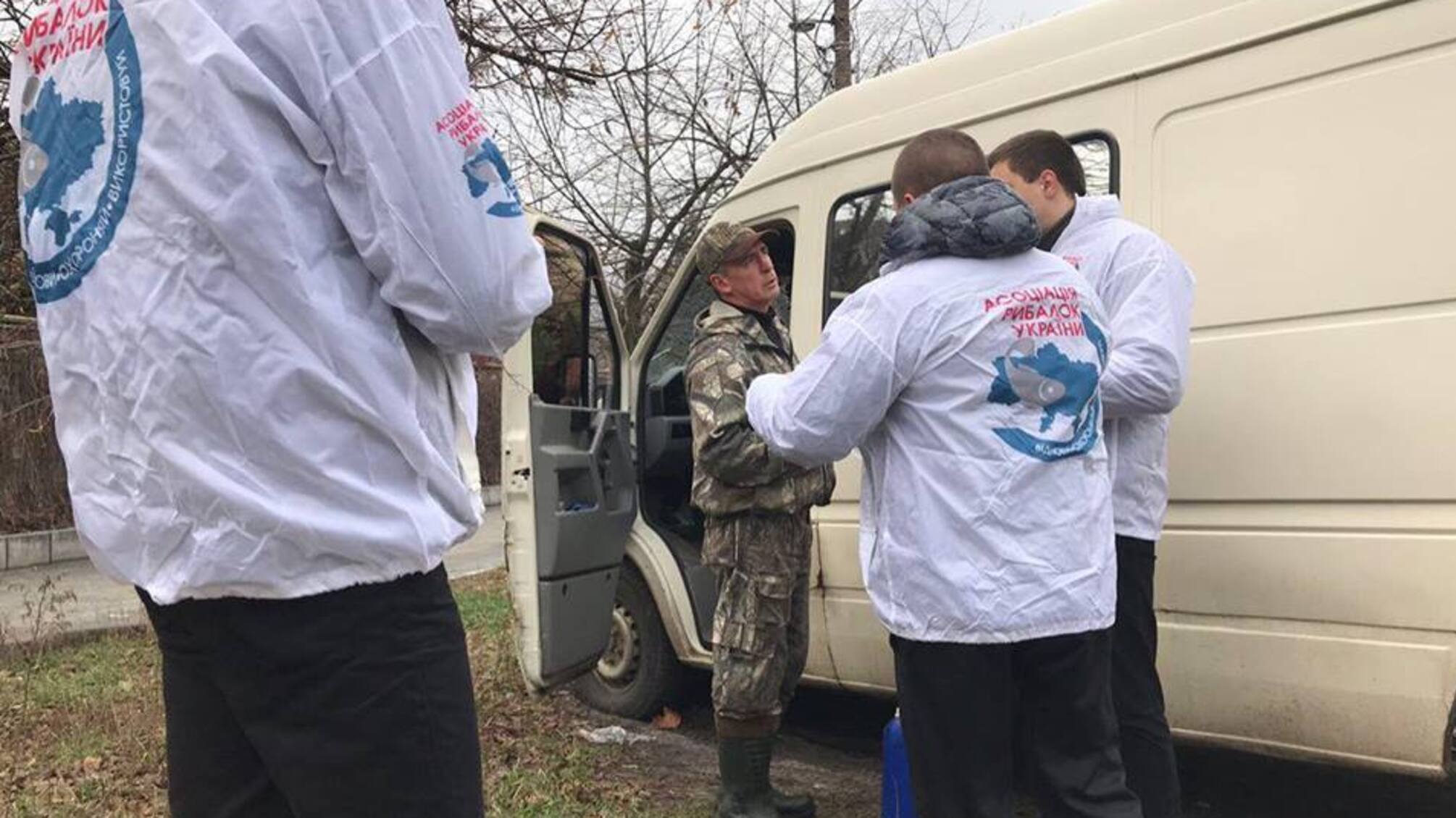 Колеги 'СтопКору' з Асоціації риболовів України почали збір підписів проти незаконного паркану на Осокорках у Києві