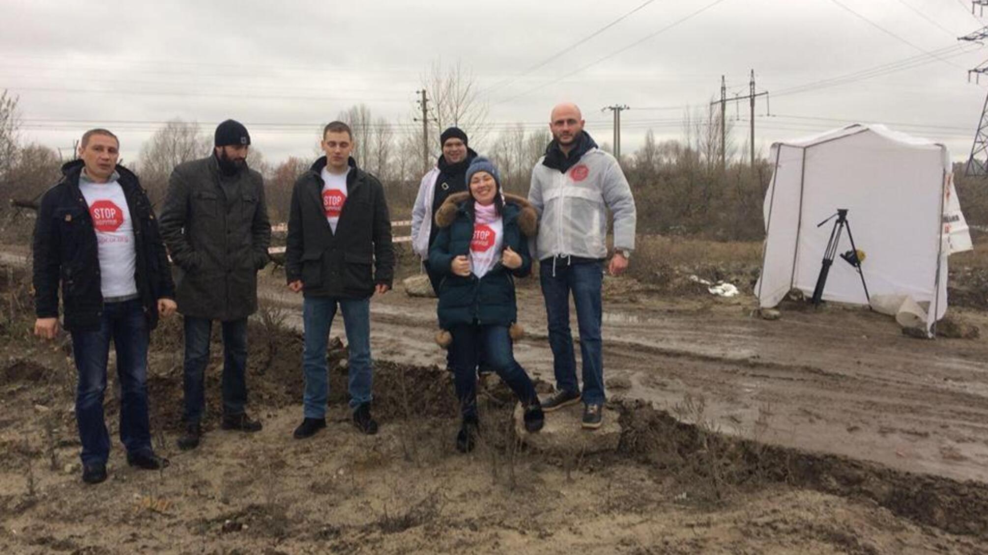 'СтопКор' виставив блокпости на точках незаконного видобутку піску у Києві
