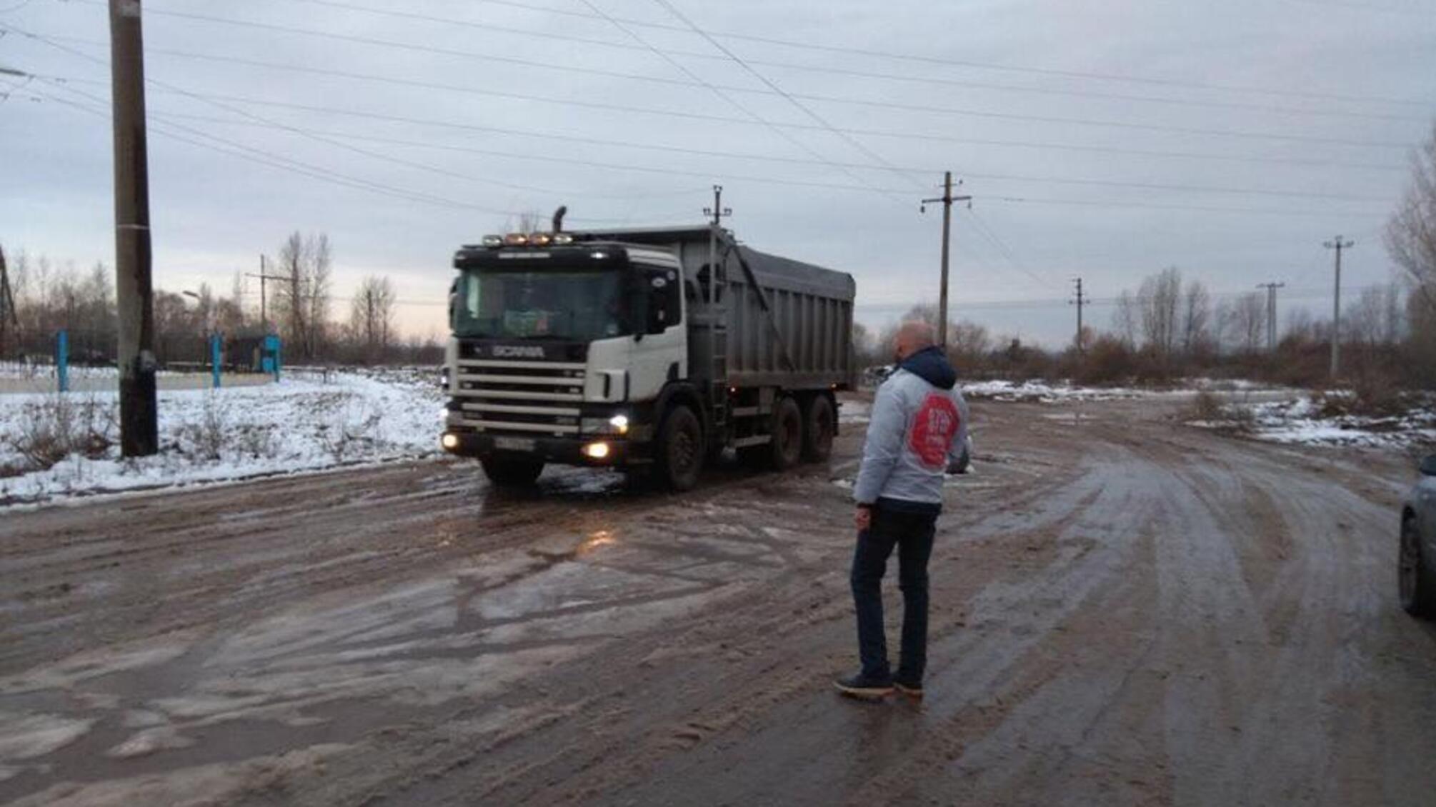 'СтопКор'заскочив на гарячому піщаних браконьєрів на озері Тягле у Києві