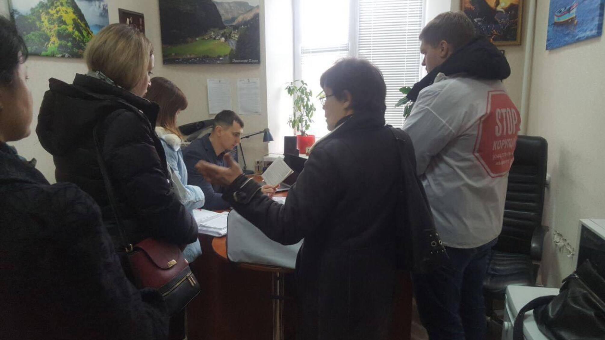 У поліції Подільського району столиці після звернення 'СтопКору' зацікавились незаконним СТО на Київській троєщині