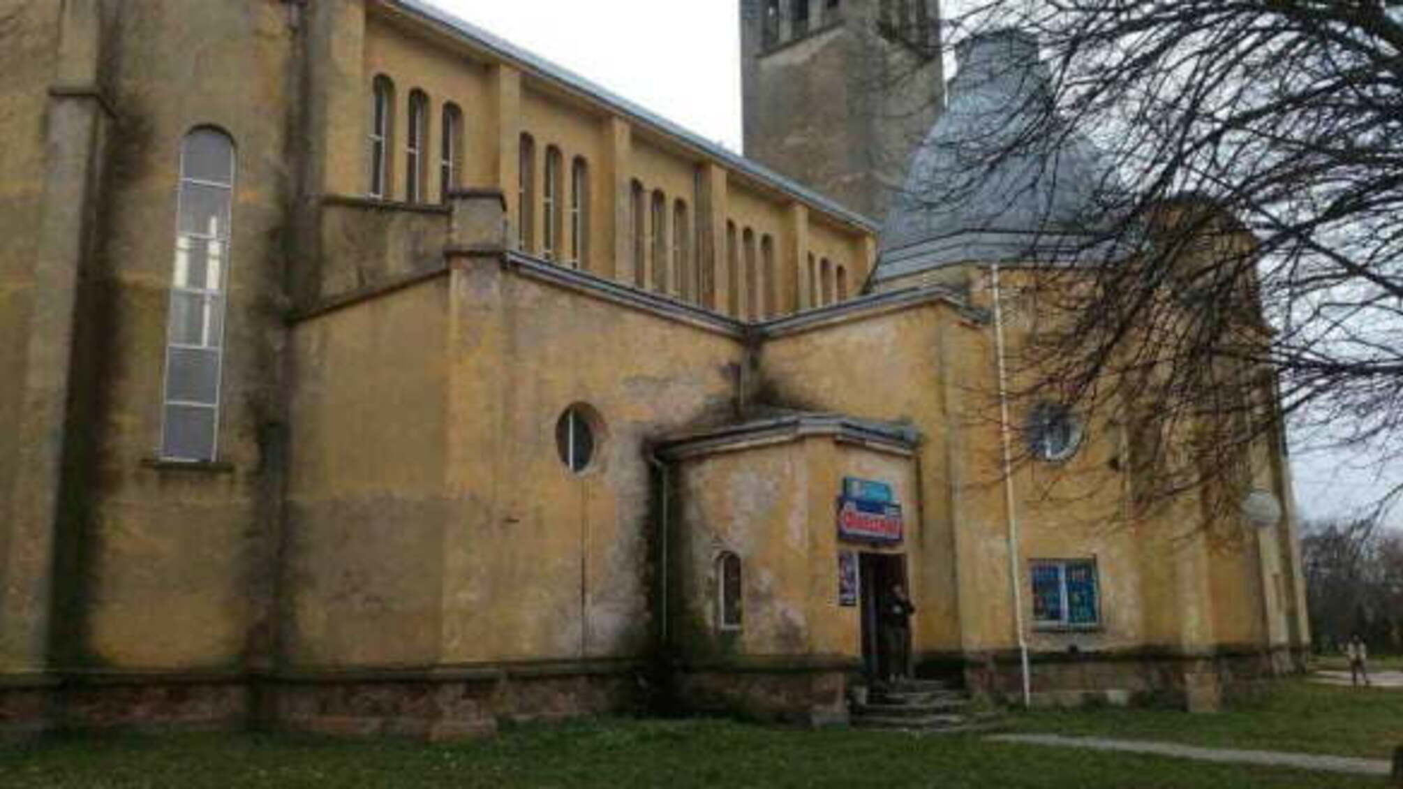 Римо-католицька церква обурена відкриттям залу гральних автоматів у костьолі на Львівщині