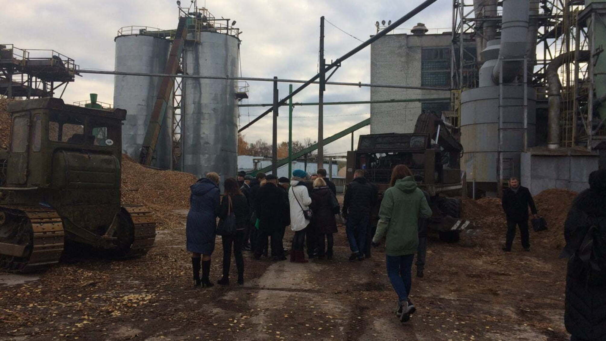 'СтопКор' дізнався, що відбувається на заводі, який жителі ЖК у Києві звинувачують у забрудненні навколишнього середовища